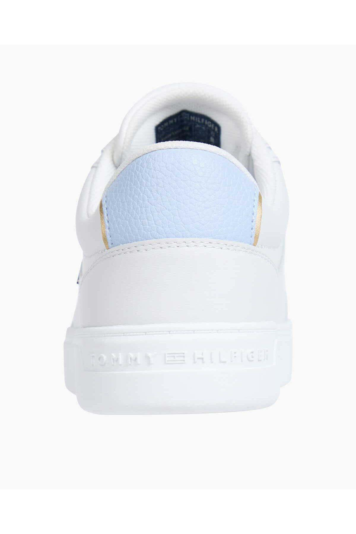 chic-court-sneaker-e49f2c.jpg