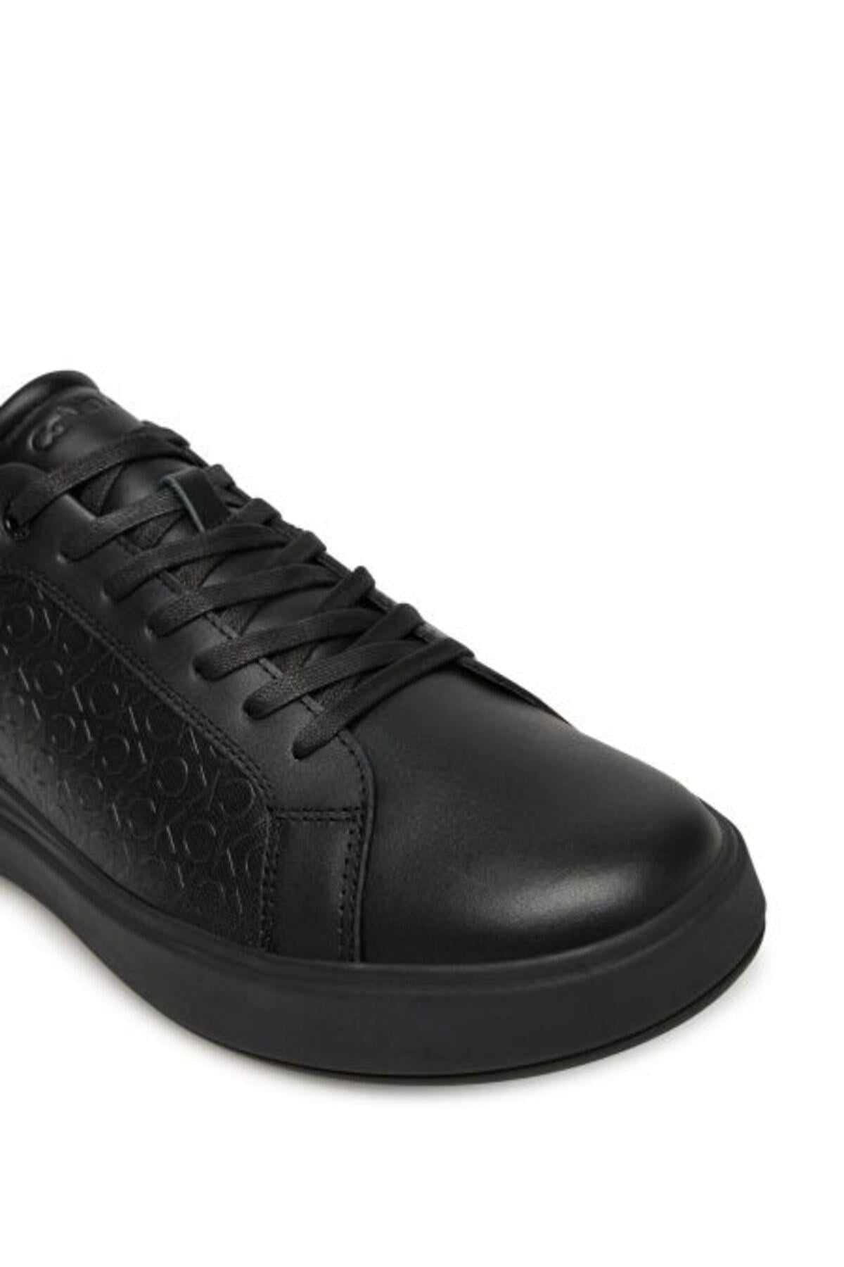 chunky-low-top-lace-up-mono-c-4c17.jpg