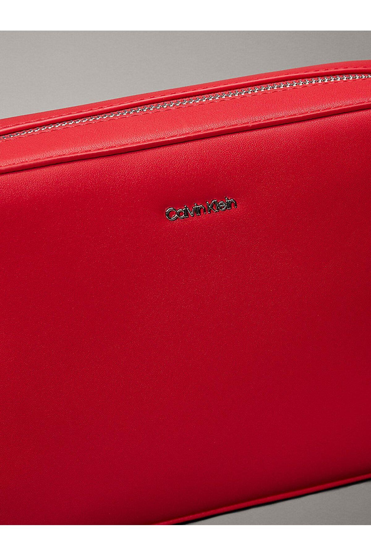 ck-must-small-camera-bag-4-428e.jpg