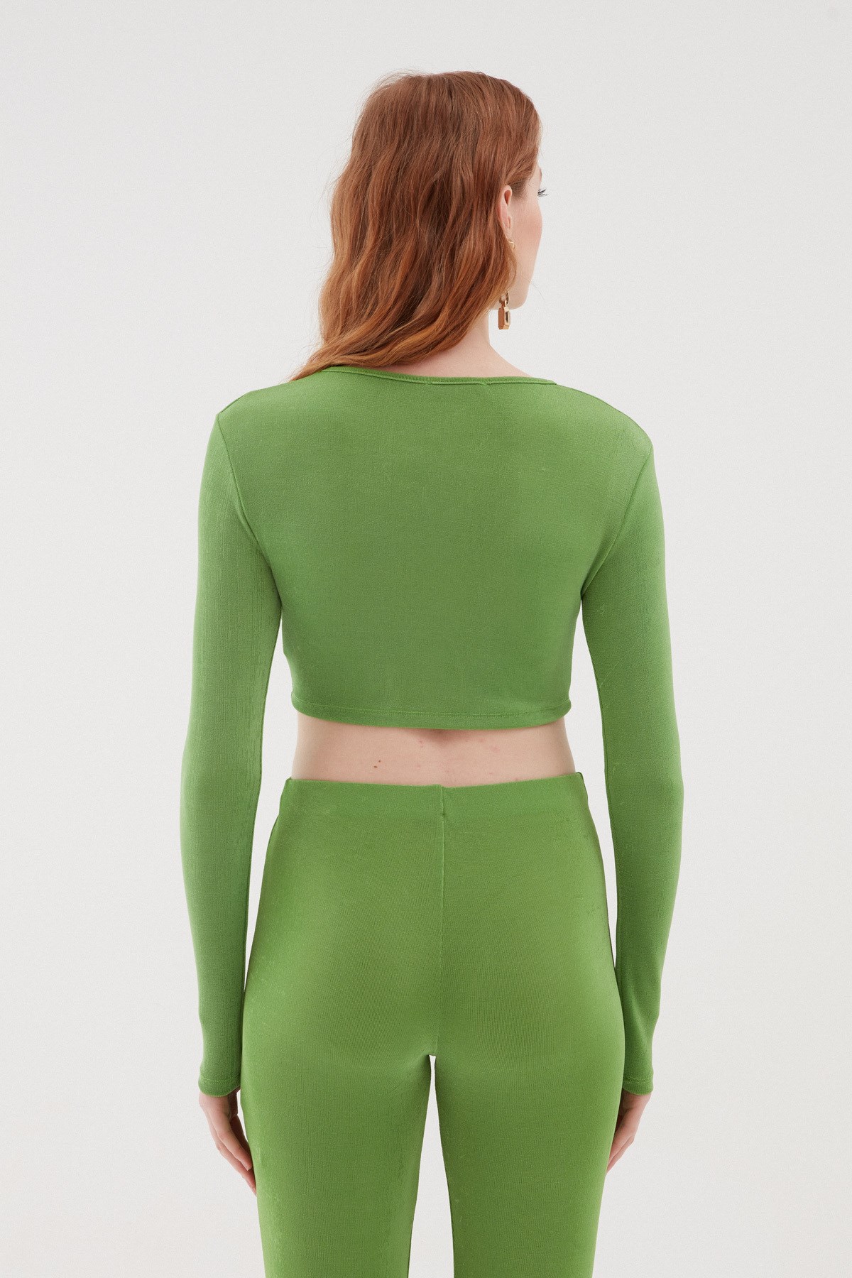dekolte-detayli-crop-bluz-yesil-b69a-4.jpg