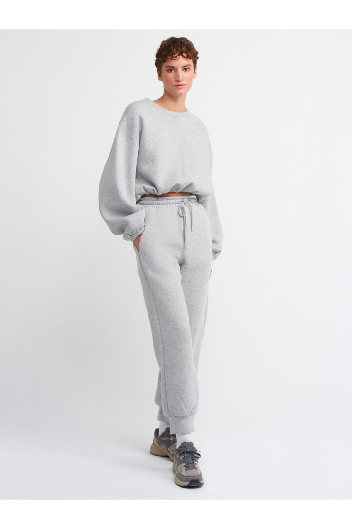 dikis-detayli-pantolon-41b-43.jpg