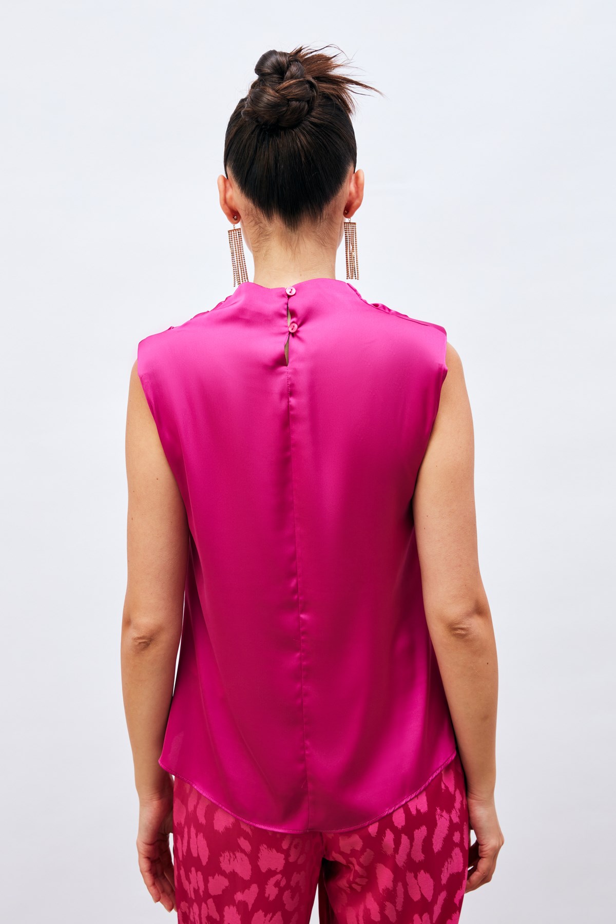 drape-detayli-kolsuz-bluz-fusya-bd-512.jpg