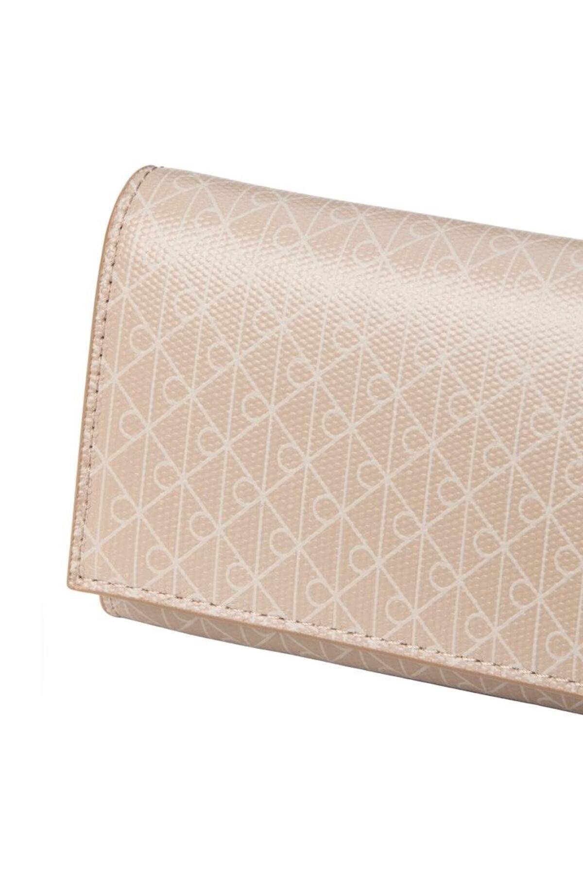 emblem-aop-trifold-w-zip-pocket-2d4f38.jpg