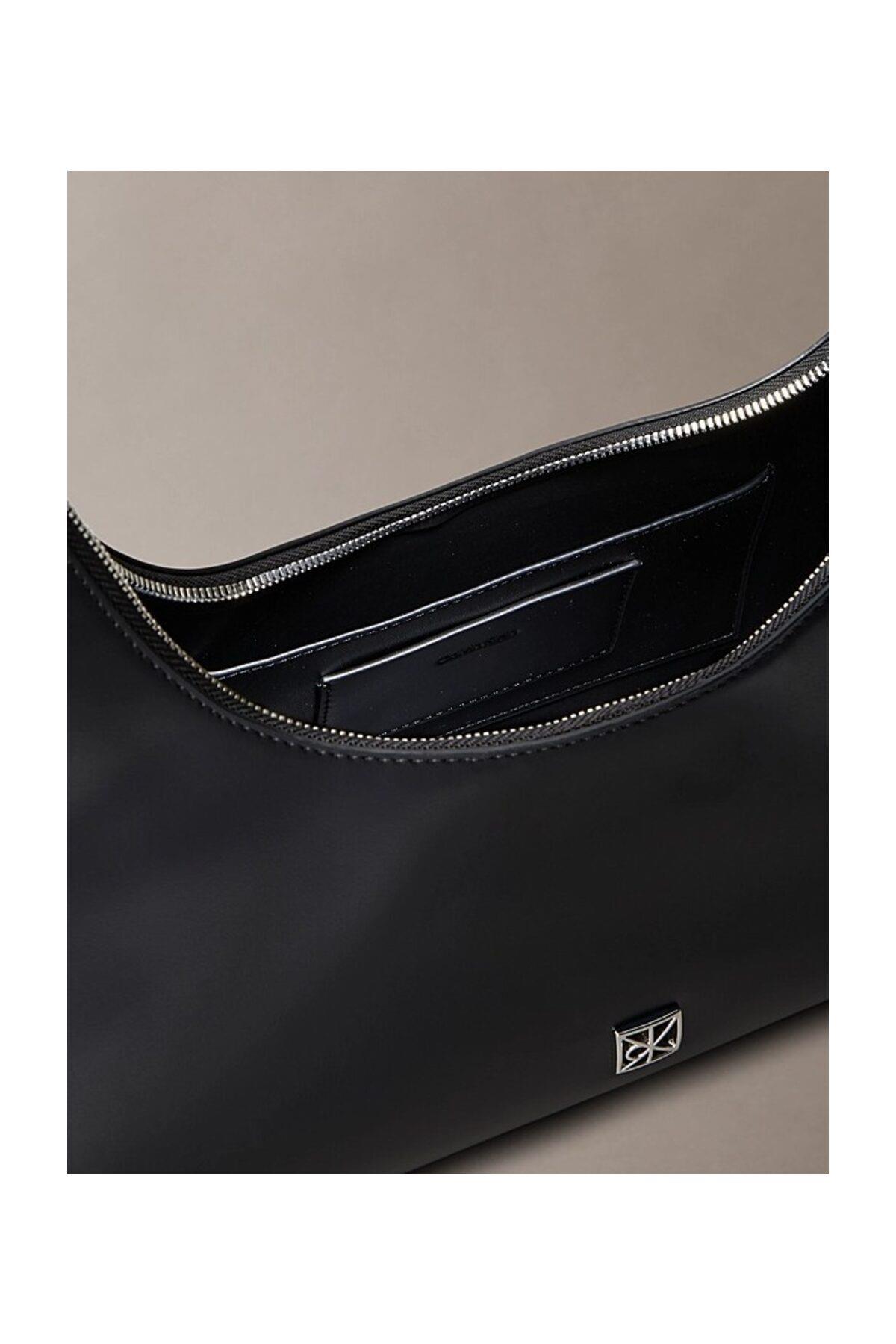 emblem-leather-shoulder-bag-96ea-6.jpg