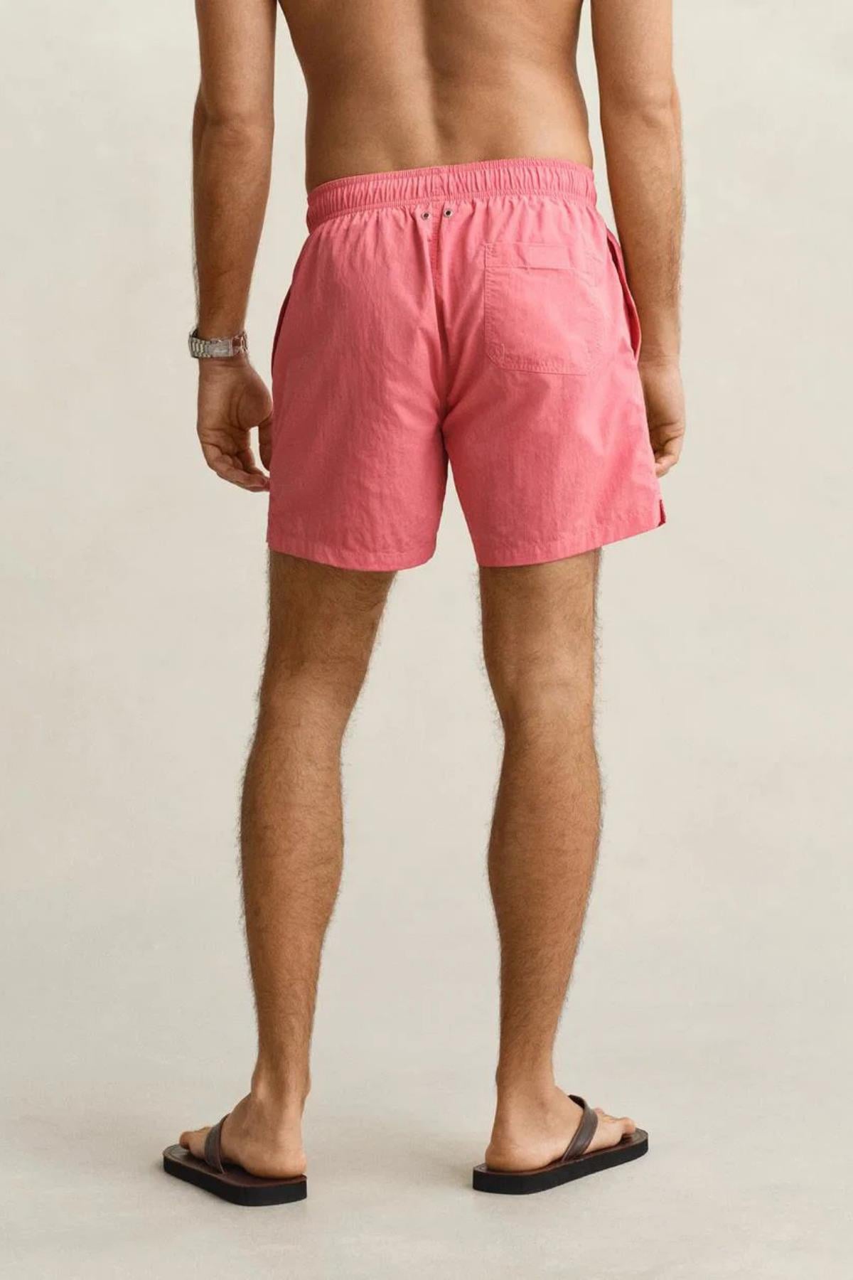 erkek-pembe-duz-logolu-deniz-sortu-866899.jpg
