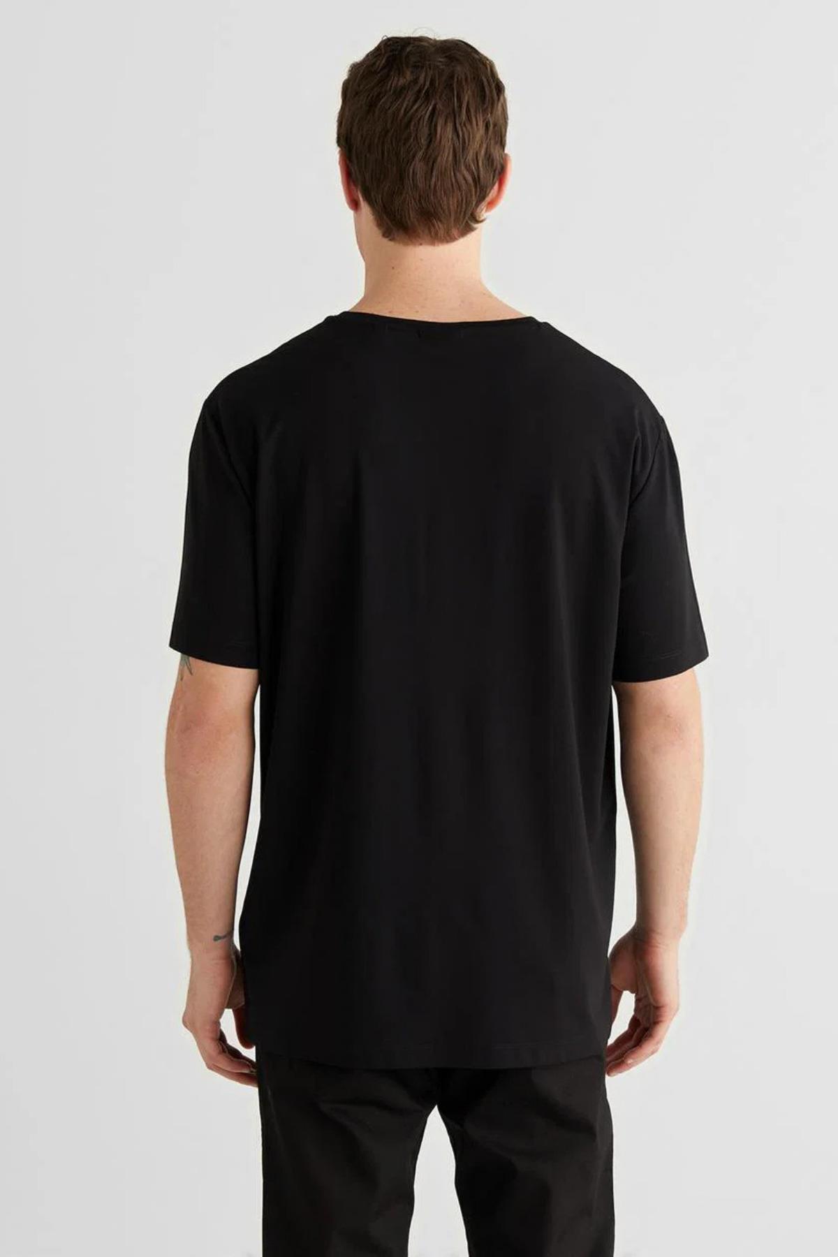 erkek-siyah-baskili-kisa-kollu-t-shirt-34-49a.jpg