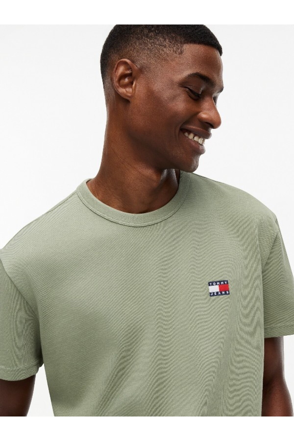 erkek-tjm-reg-badge-tee-ext-dm0dm20322--601f8.jpg