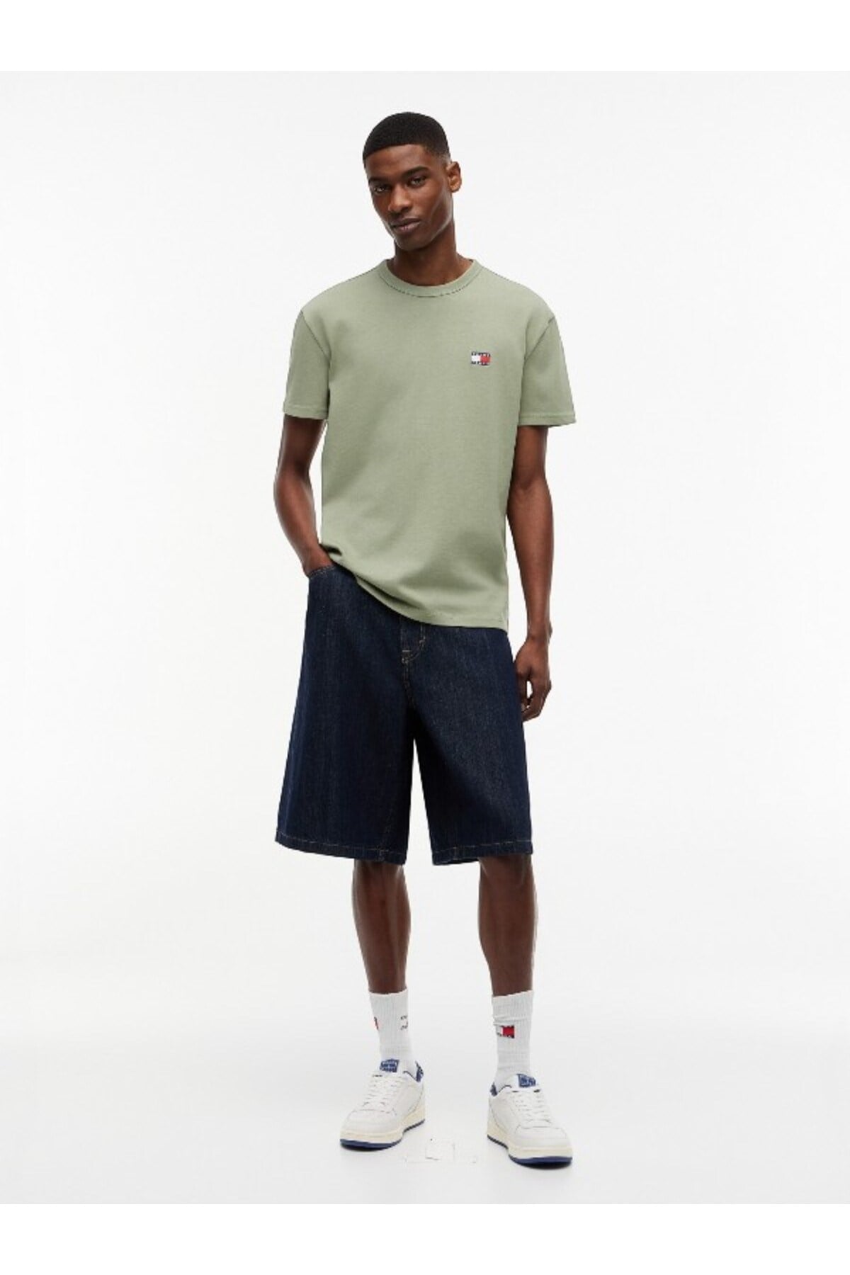 erkek-tjm-reg-badge-tee-ext-dm0dm20322-b95bf3.jpg