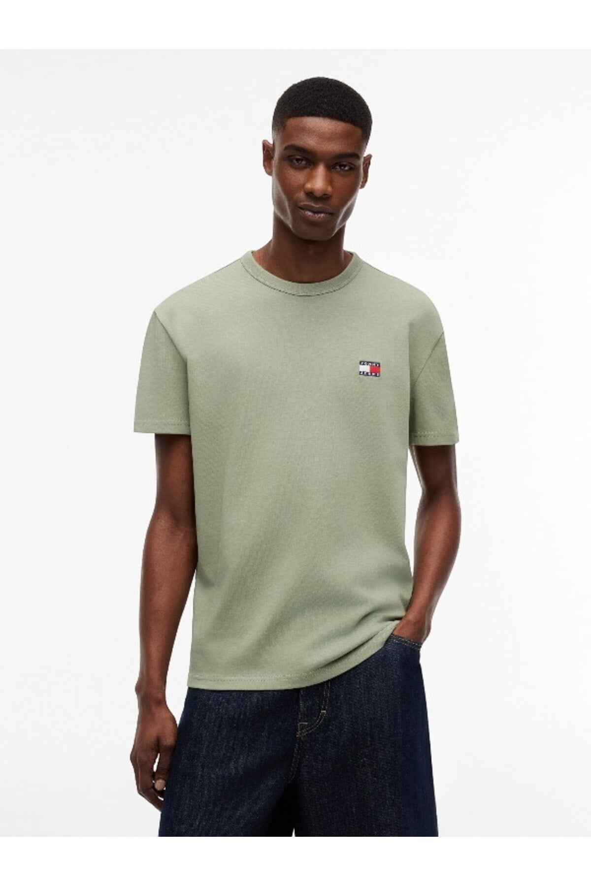 erkek-tjm-reg-badge-tee-ext-dm0dm20322-f-a9ea.jpg