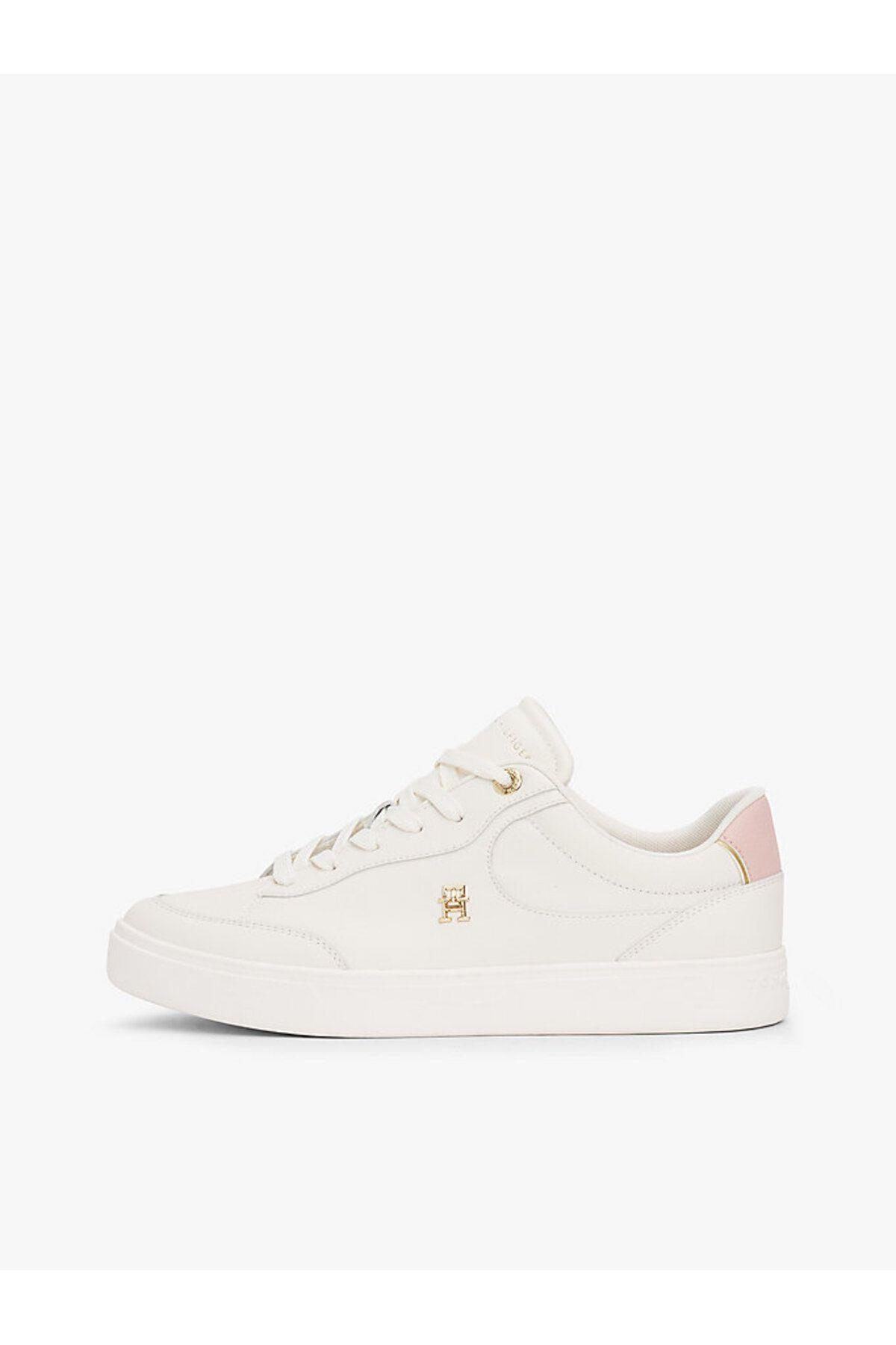 essential-chic-court-sneaker-2fe-ae.jpg