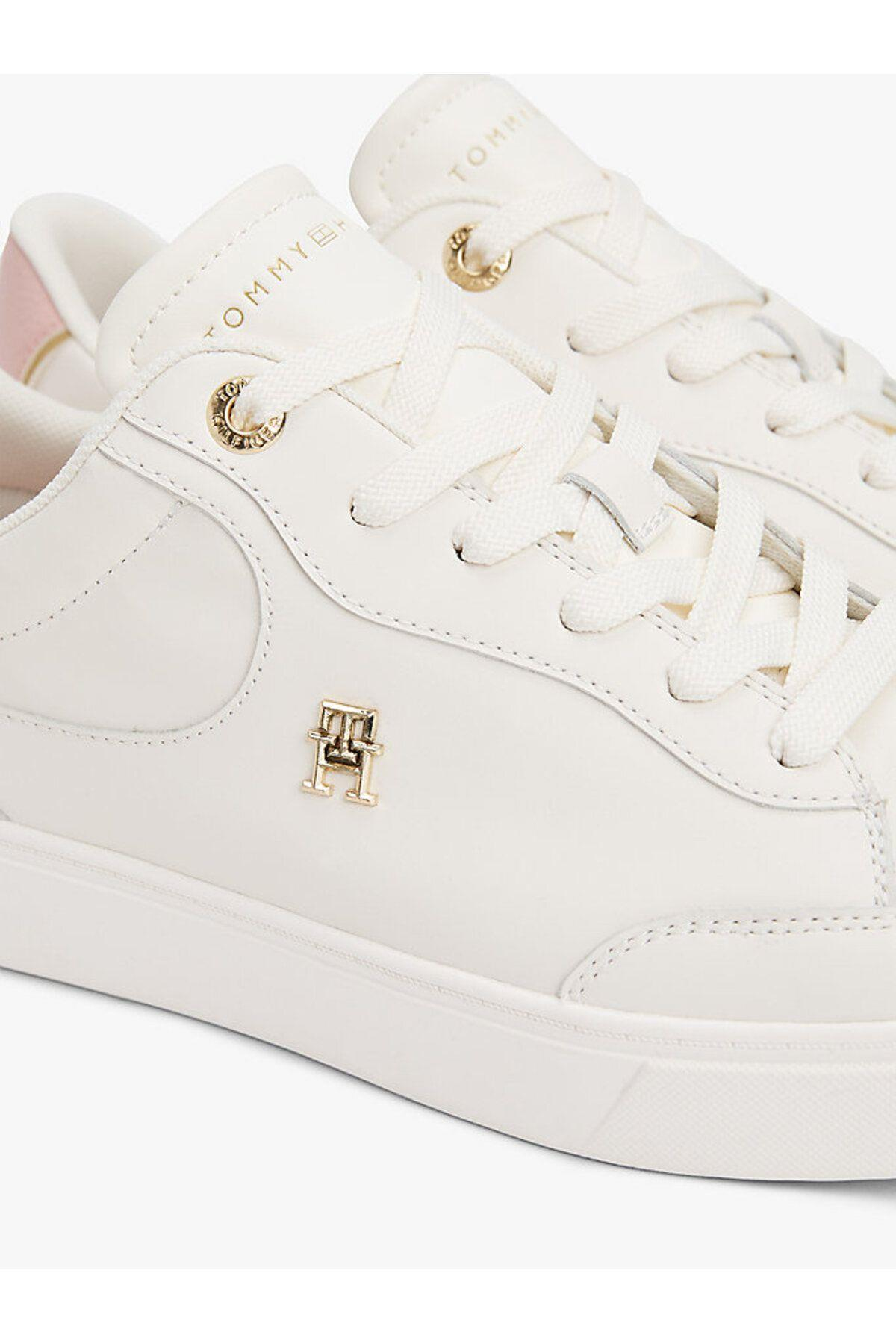 essential-chic-court-sneaker-4fdc31.jpg