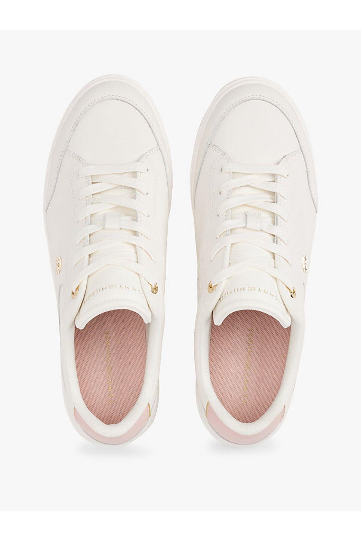 essential-chic-court-sneaker-c3bf8-.jpg