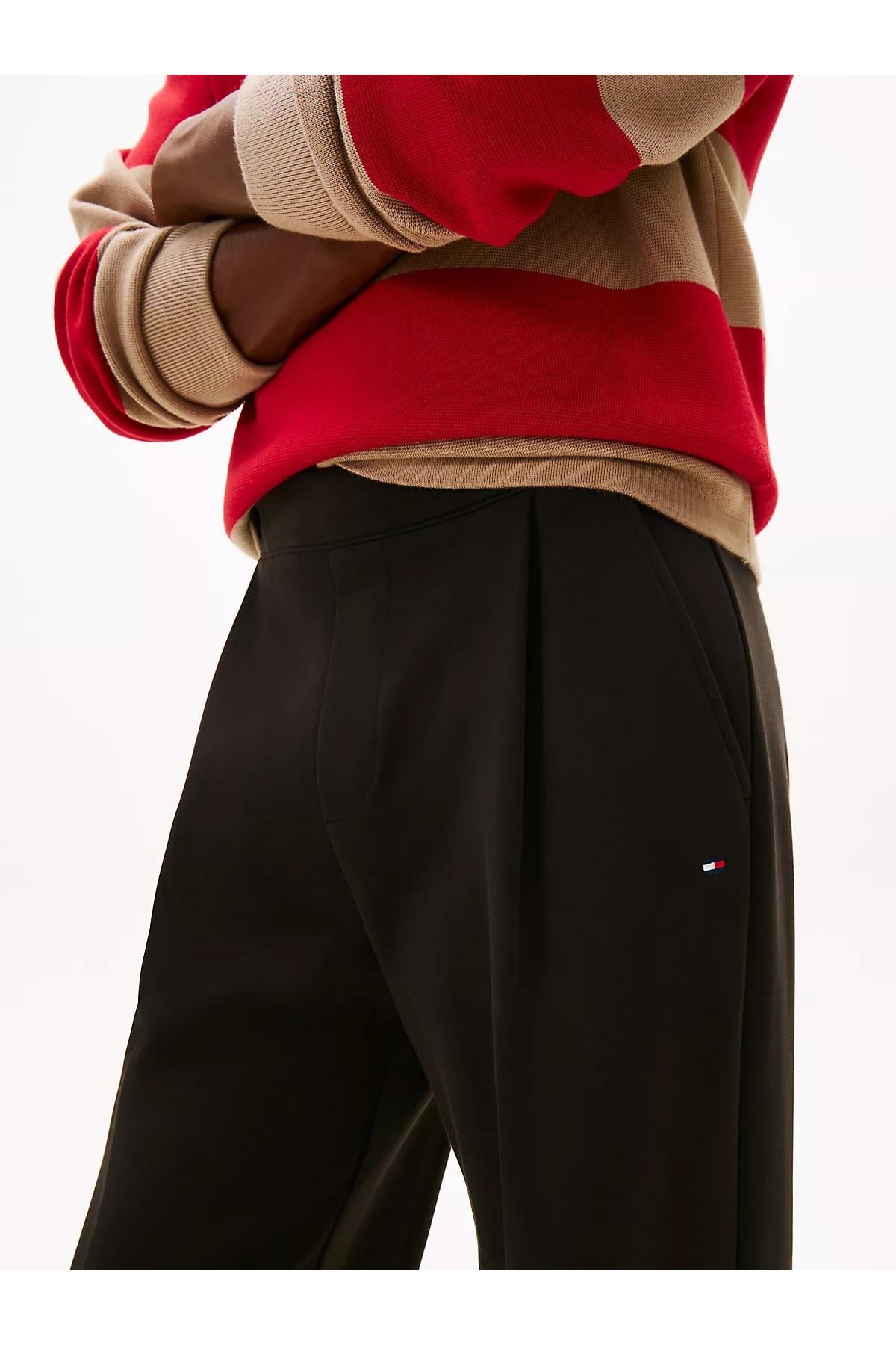 essential-intechno-sweatpant-01f1c8.jpg