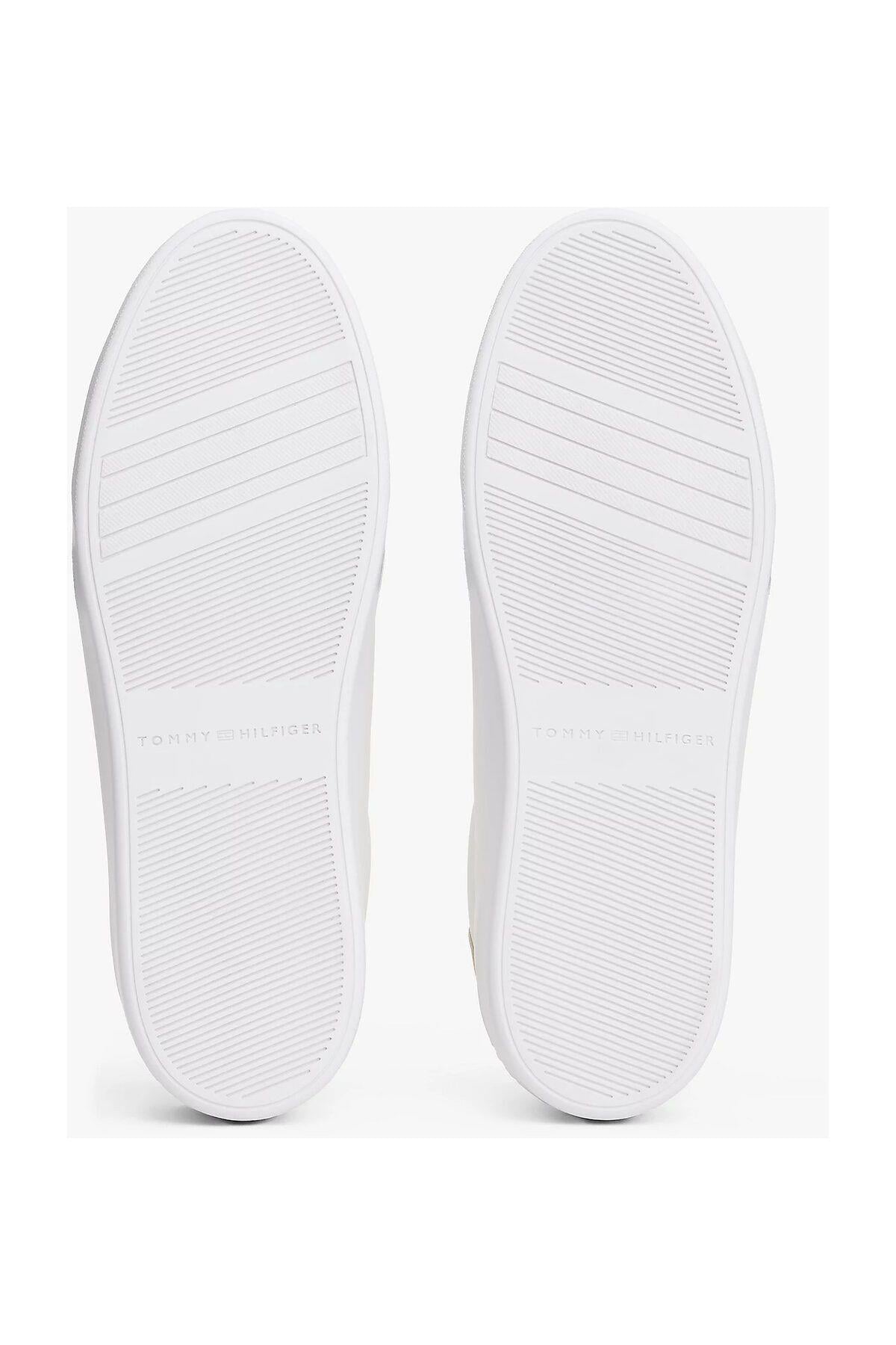 essential-platform-c-0ht-95479a.jpg