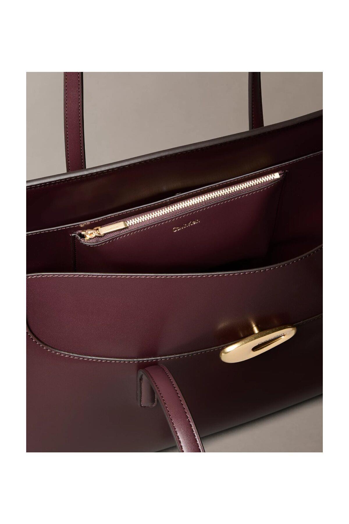hardware-flap-tote-bag-9-992b.jpg