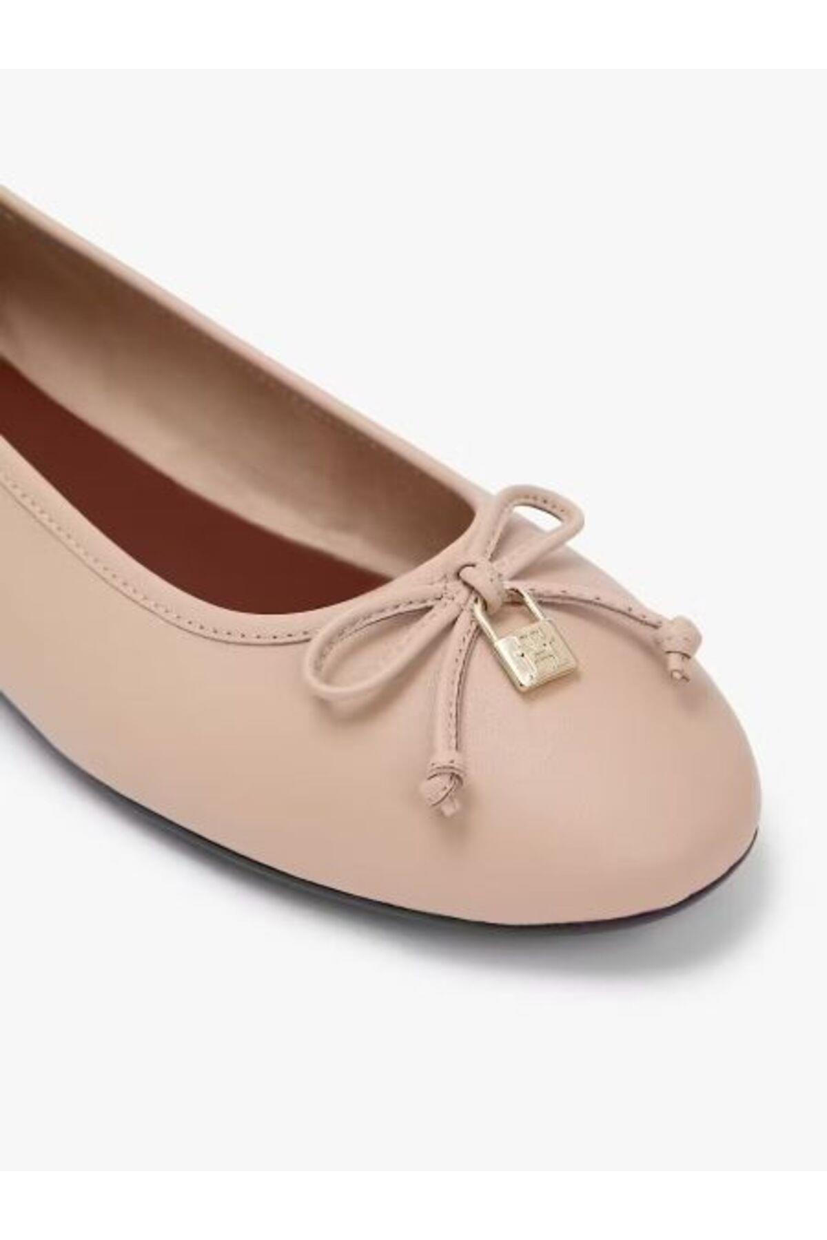hilfiger-smooth-lthr-ballet-1d3-45.jpg