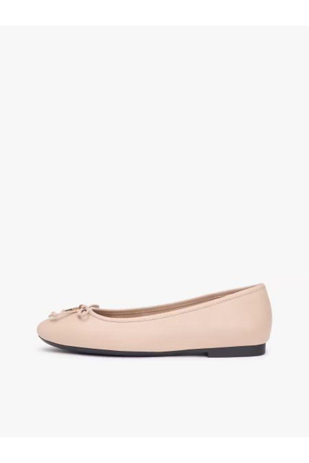 hilfiger-smooth-lthr-ballet-869-40.jpg