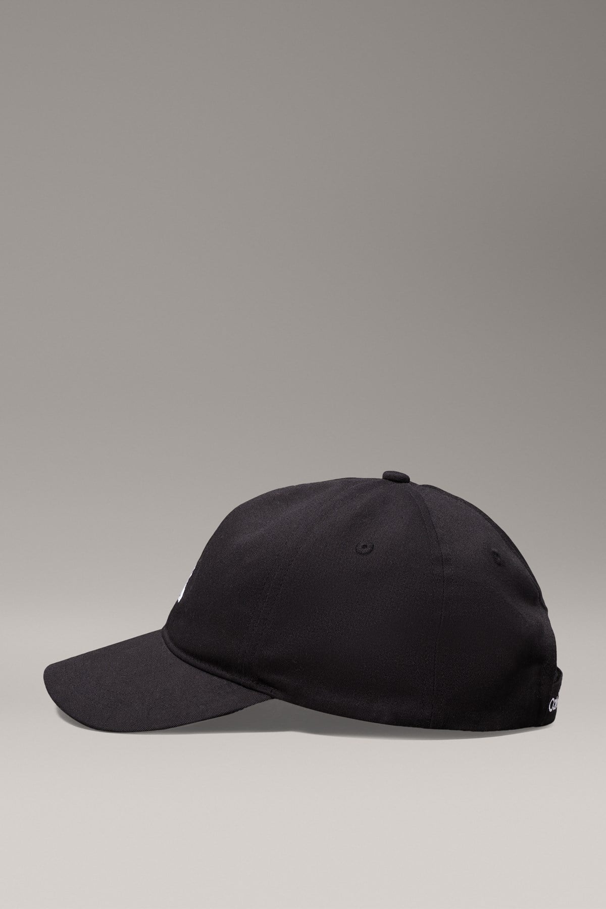 iu0iu00150-monogram-baseball-cap-stand-a7-506.jpg