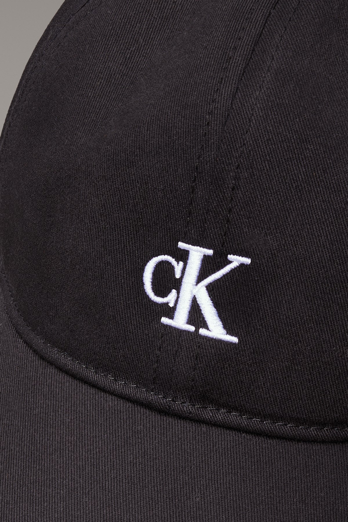 iu0iu00150-monogram-baseball-cap-stand-c3a7-a.jpg