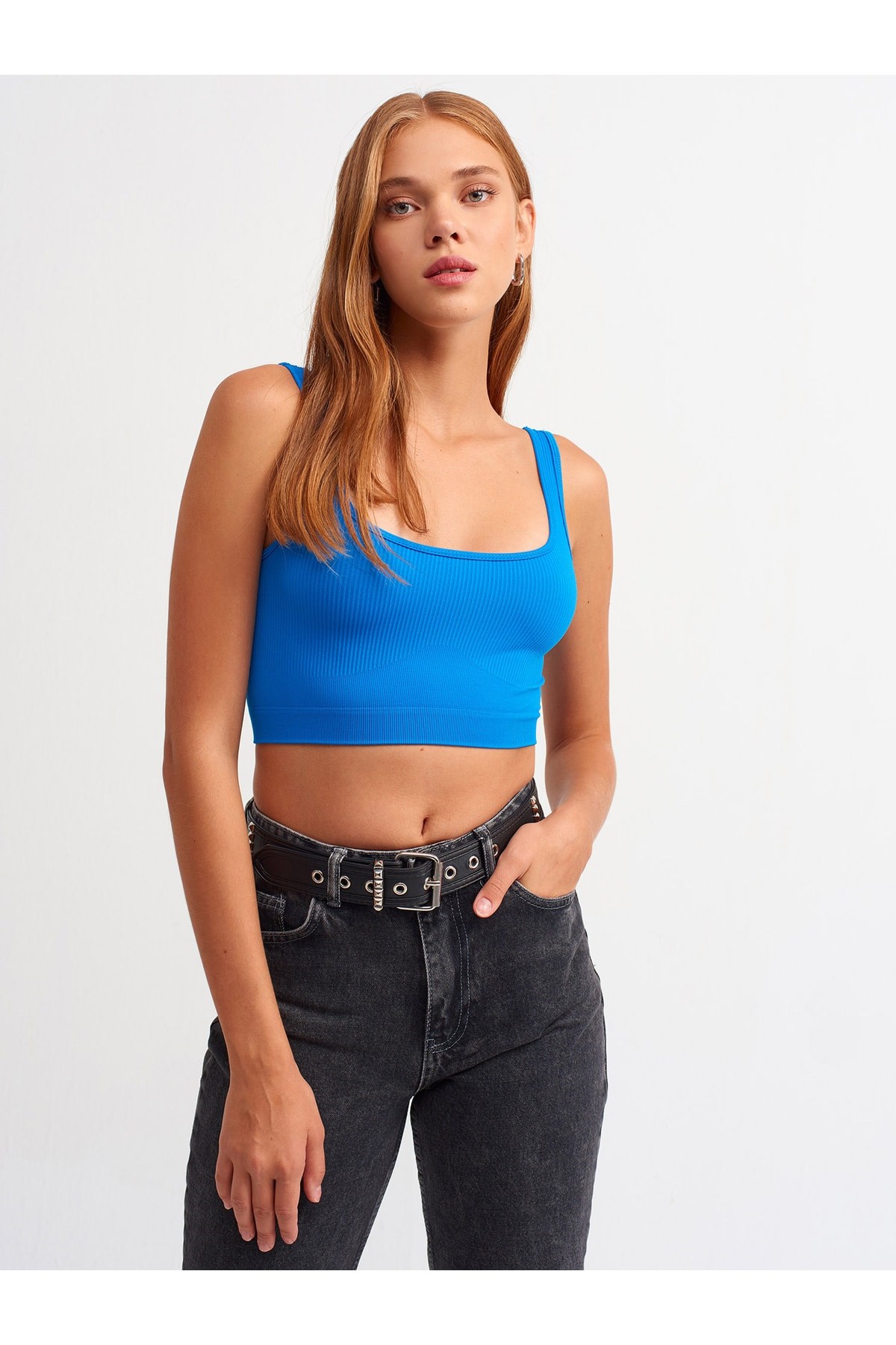 kadin-3540-askili-crop-top-saks-101a03-07b259.jpg