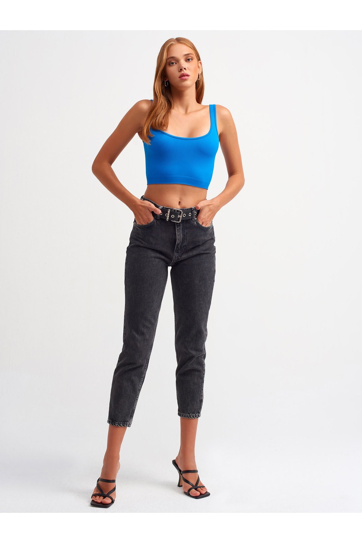 kadin-3540-askili-crop-top-saks-101a03-cbff67.jpg