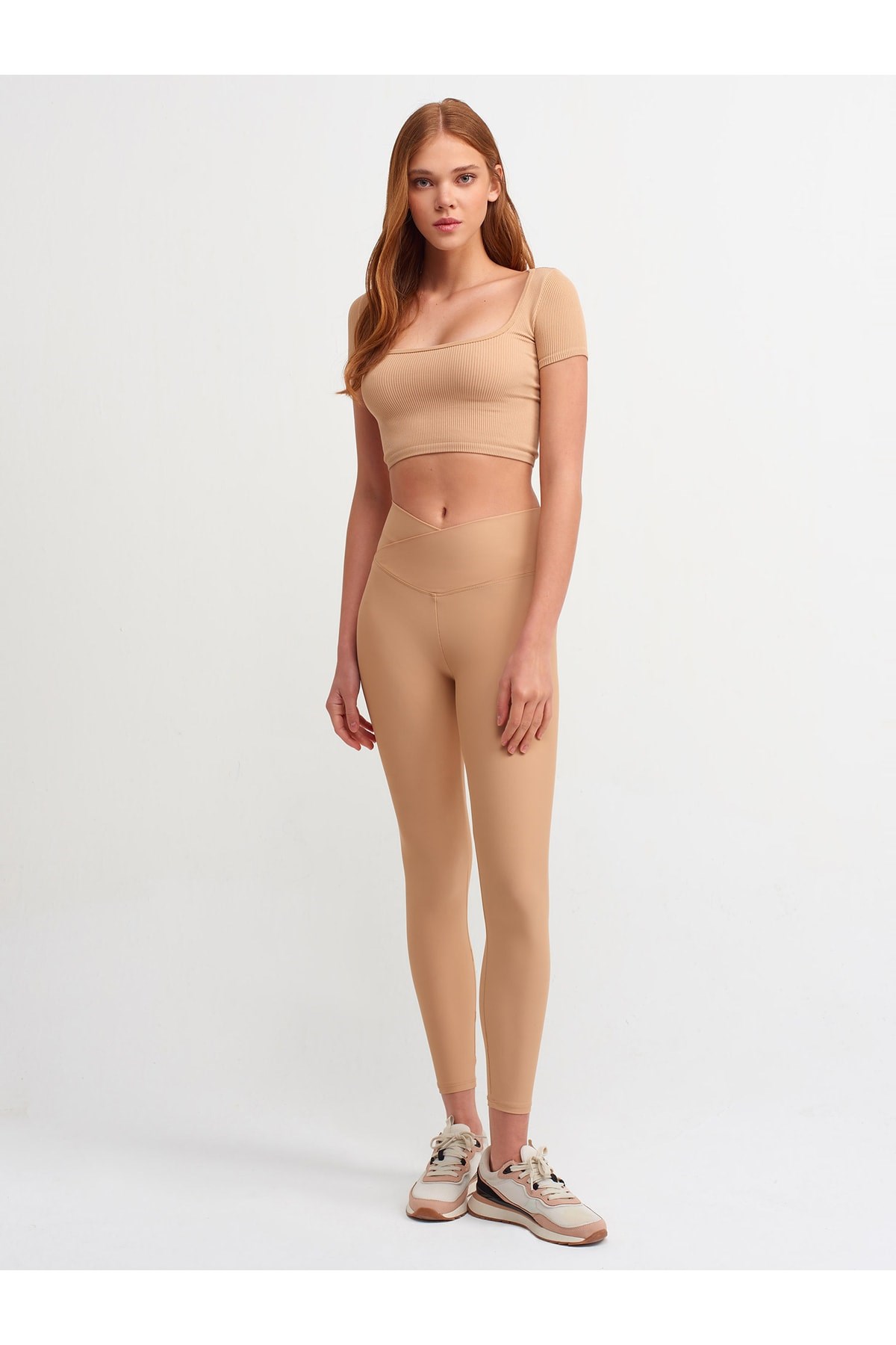 kadin-bej-u-yaka-kisa-kol-crop-top-6d6645.jpg