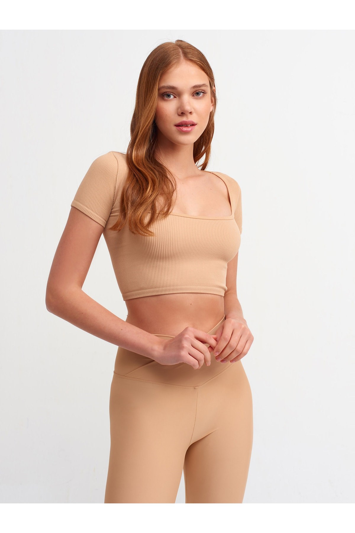 kadin-bej-u-yaka-kisa-kol-crop-top-79-495.jpg