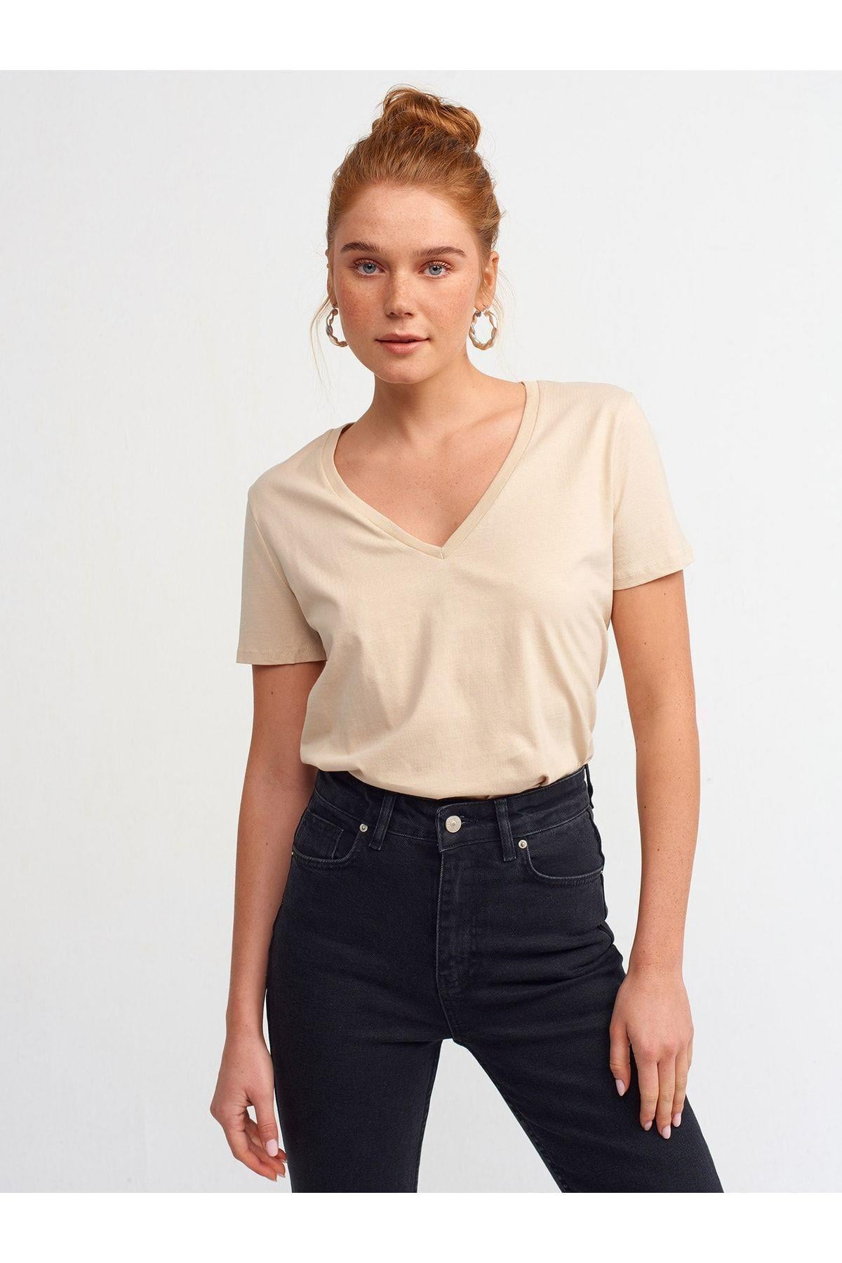 kadin-bej-v-yaka-basic-t-shirt--46f5-.jpg