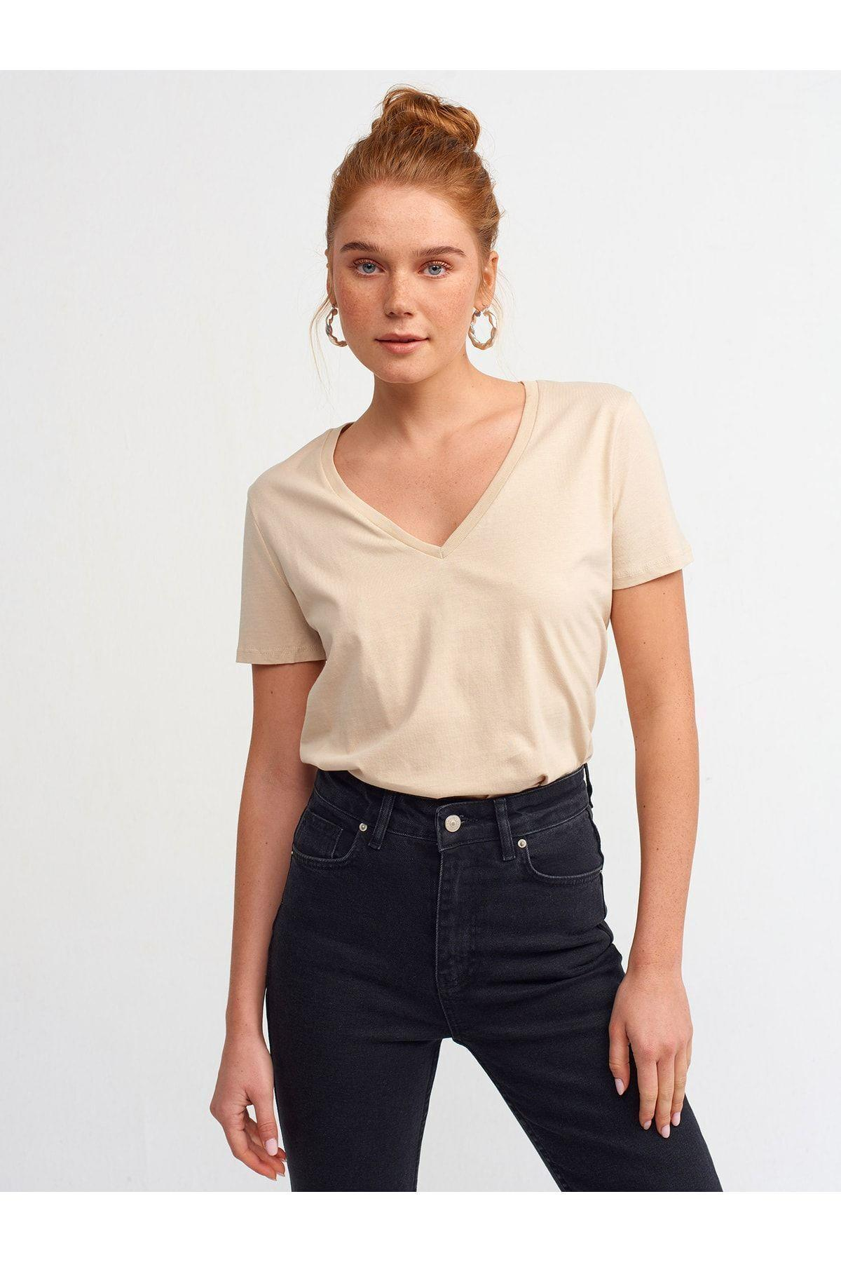 kadin-bej-v-yaka-basic-t-shirt-a236a7.jpg