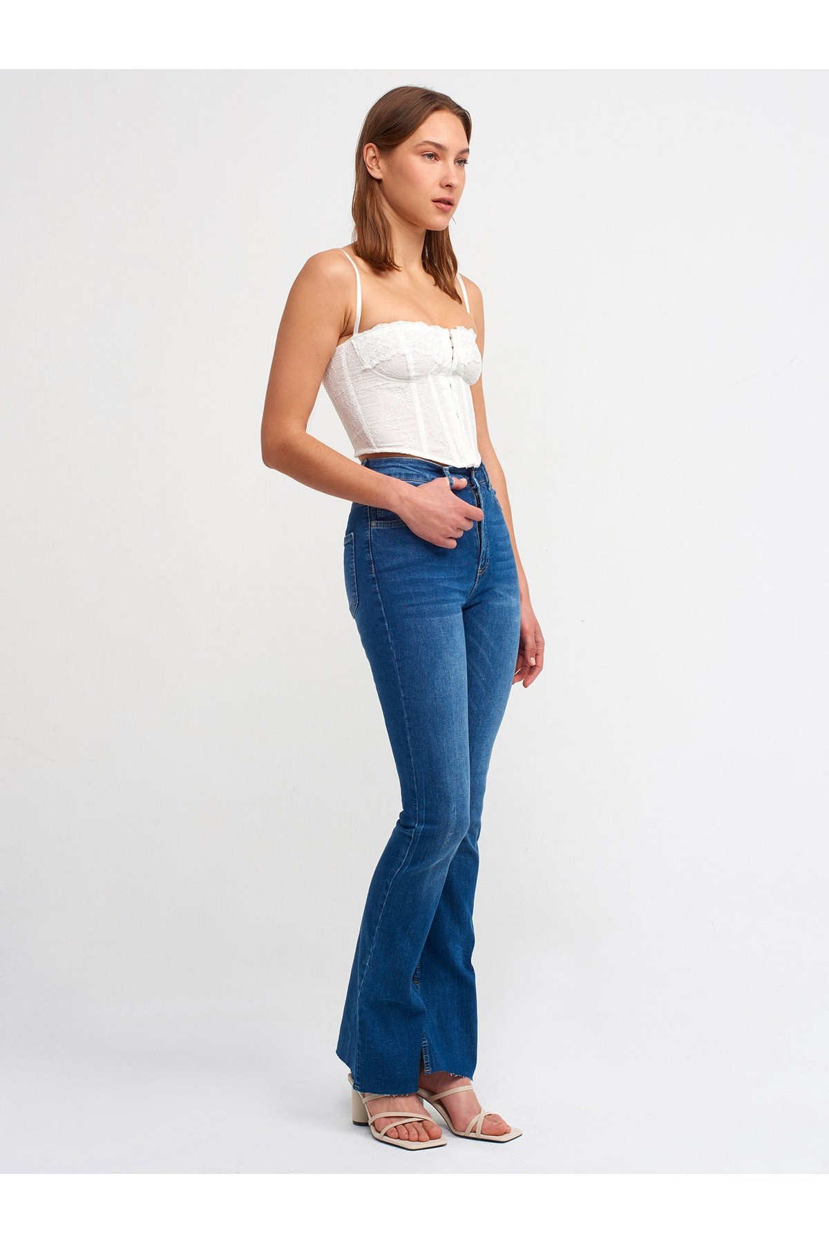 kadin-beyaz-dantel-detayli-korse-top-5-51694-.jpg