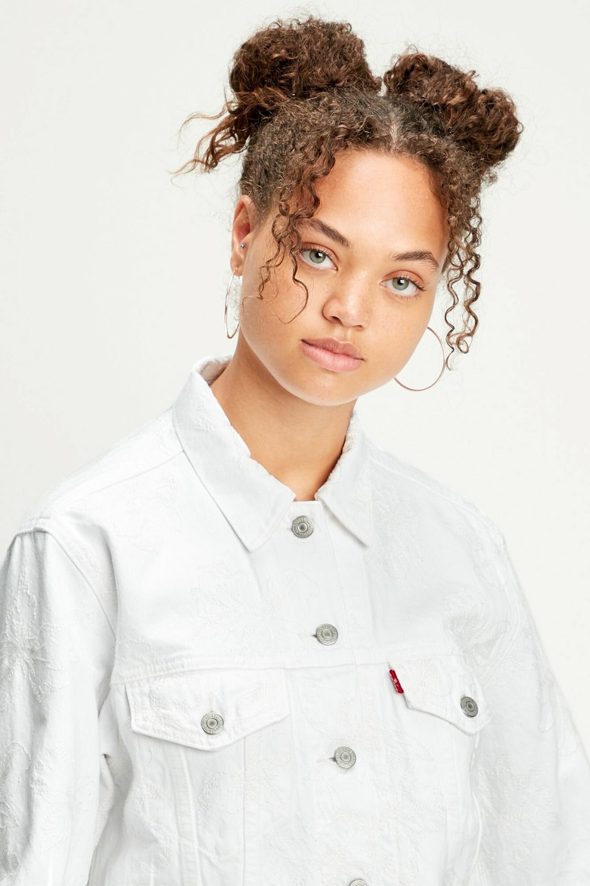 kadin-beyaz-kot-ceket-trucker-29944-01-e-42dc.jpg