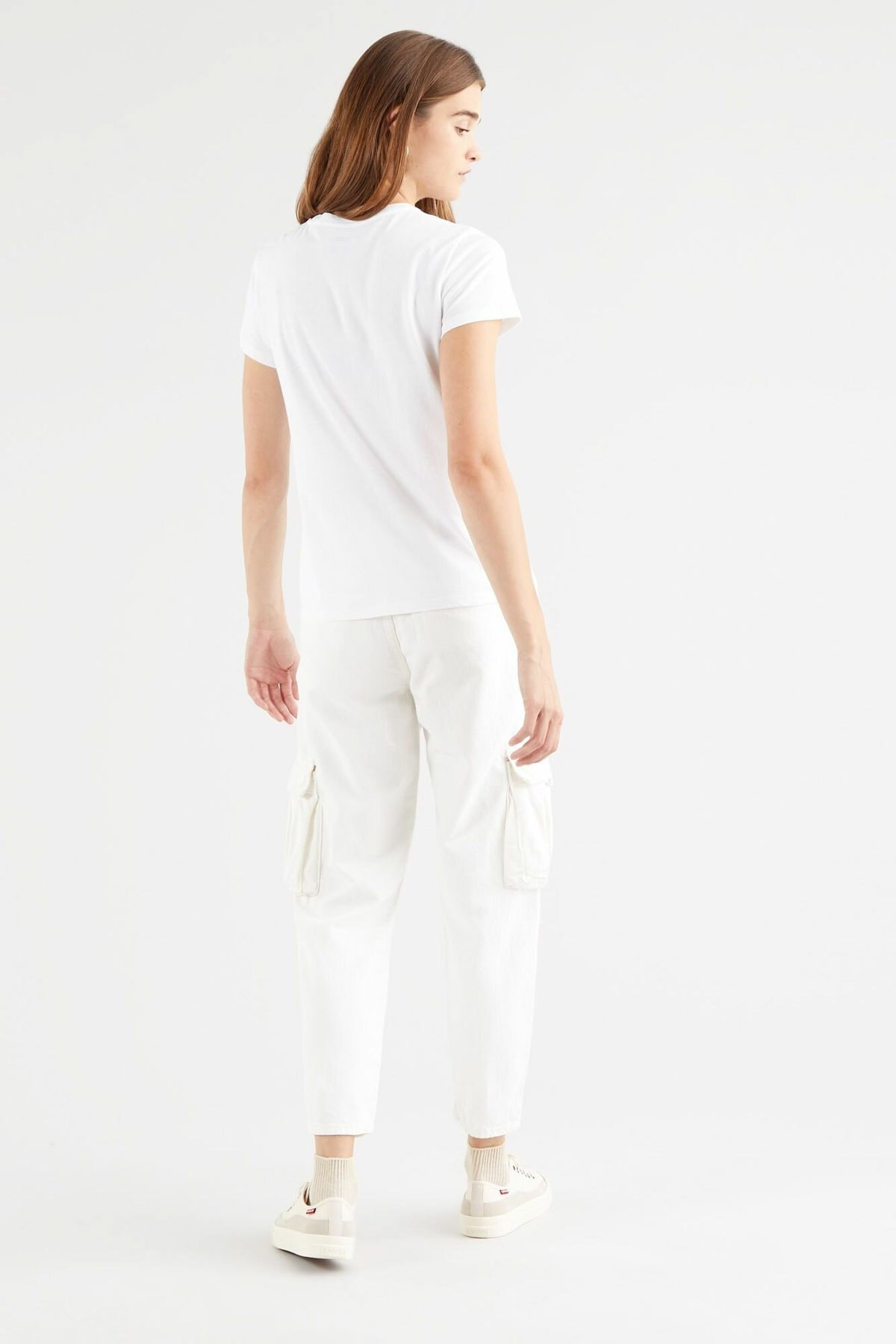 kadin-beyaz-t-shirt-8fb29b.jpg