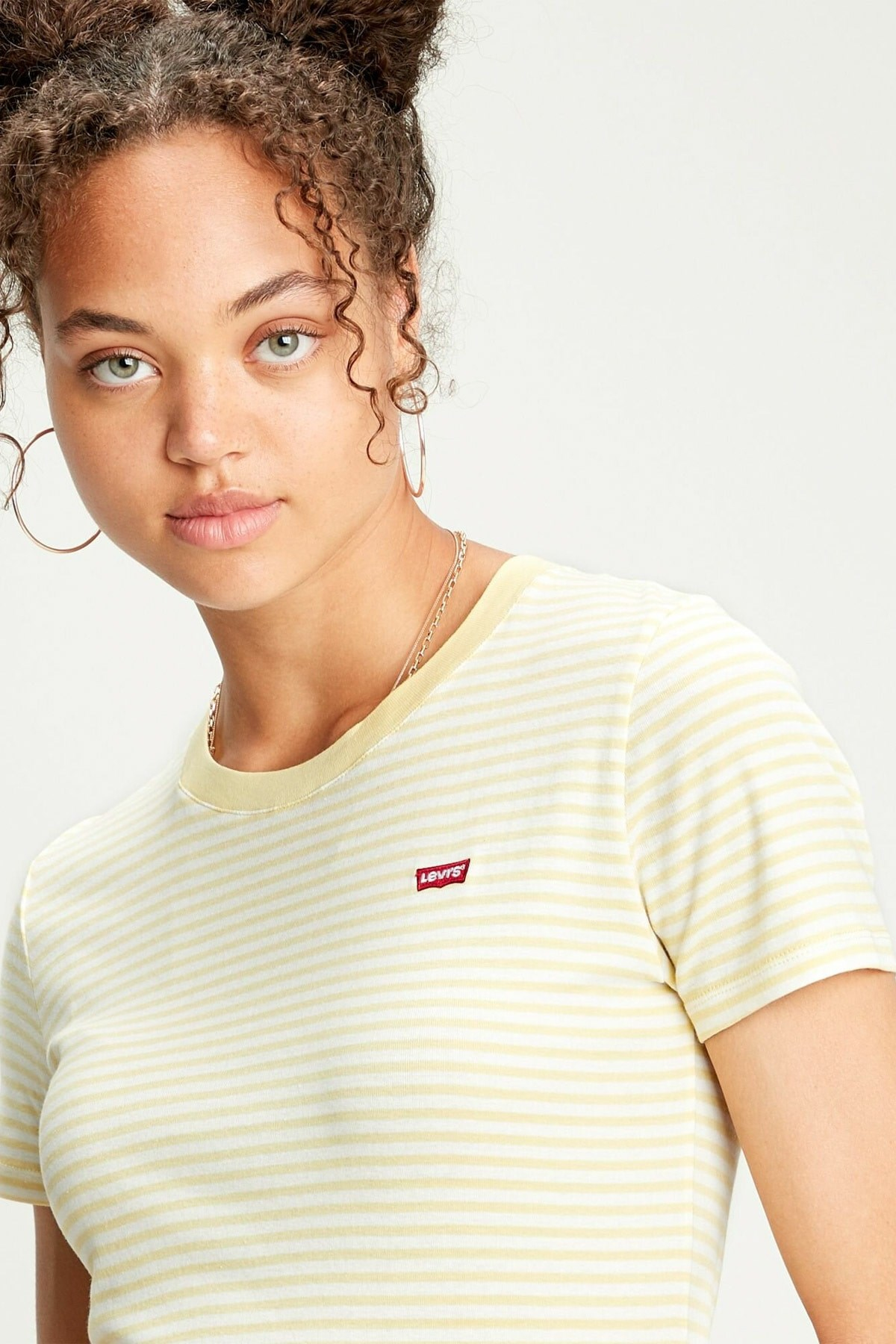 kadin-bisiklet-yaka-t-shirt-37697-cbd5fe.jpg
