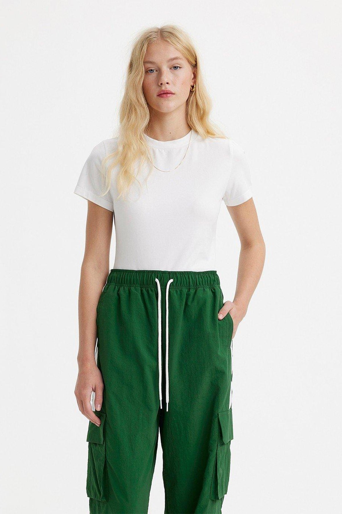 kadin-golden-tab-beyaz-basic-t-shirt-a-5d1a8d.jpg