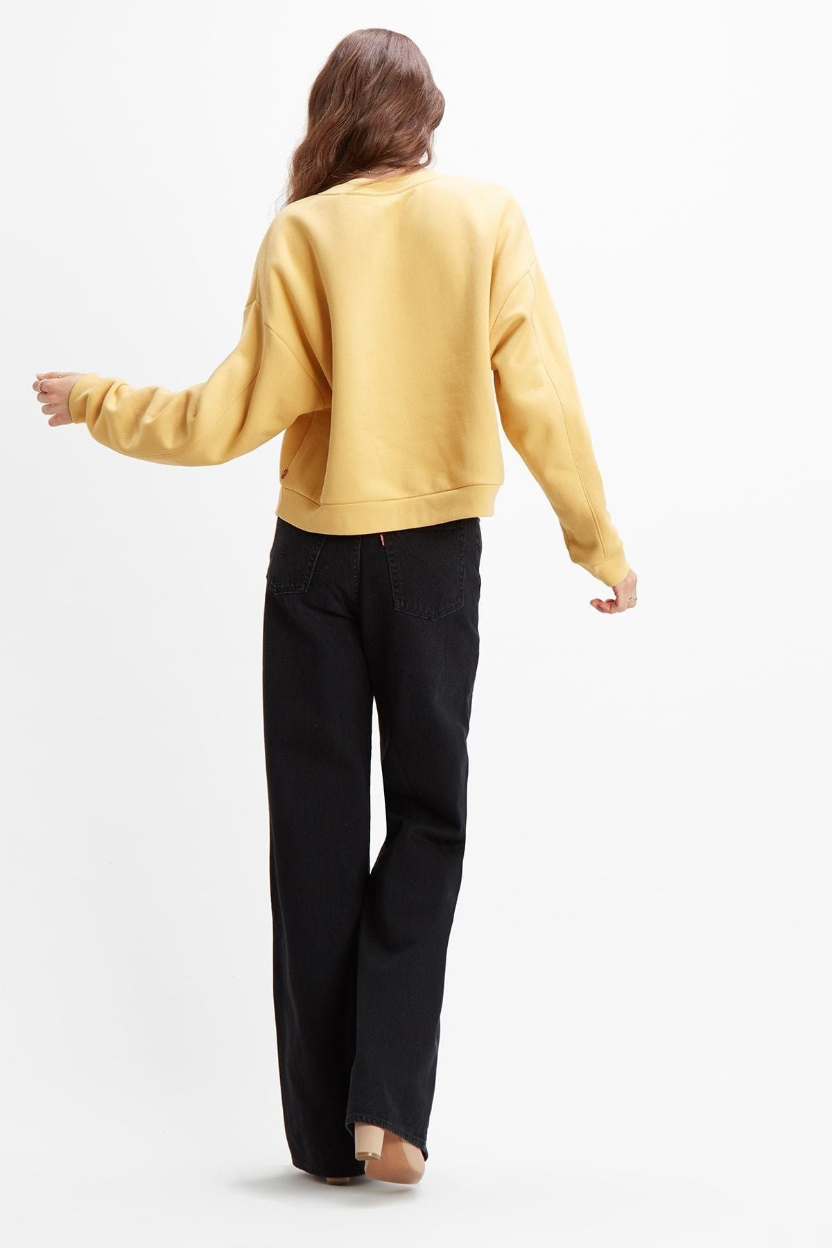 kadin-graphic-90s-serif-sweatshirt-852-f7764f.jpg
