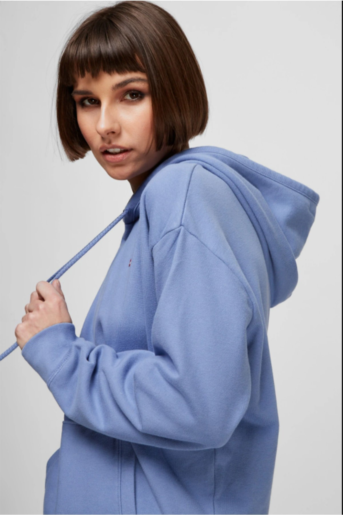 kadin-kapusonlu-logolu-sweatshirt-2469-b285-f.jpg