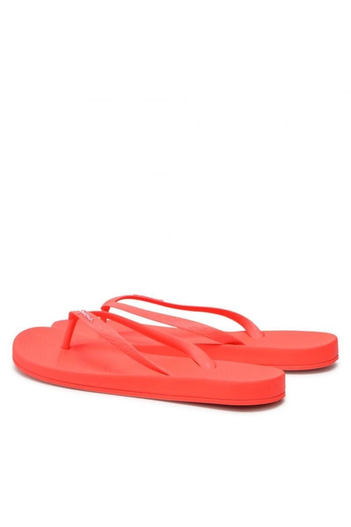 kadin-neon-pembe-anat-terlik-90a431.jpg