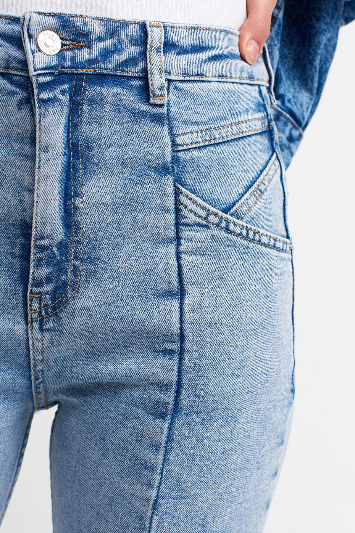 kadin-onu-yirtmacli-likrali-pantalon-44da-b.jpg
