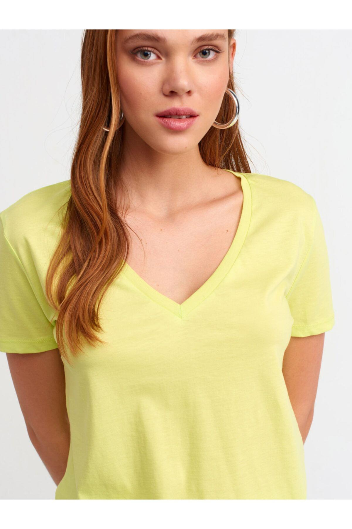 kadin-sari-3470-v-yaka-basic-t-shirt-ee3c17.jpg