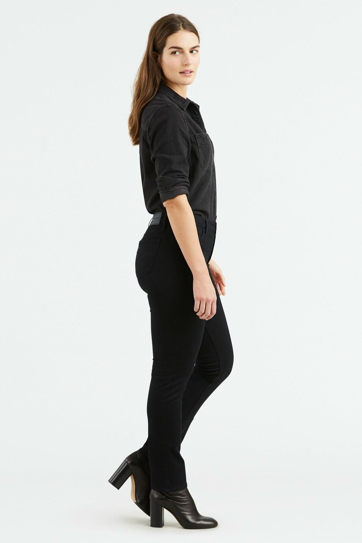 kadin-siyah-712-slim-jean-18884-0001-00-419.jpg