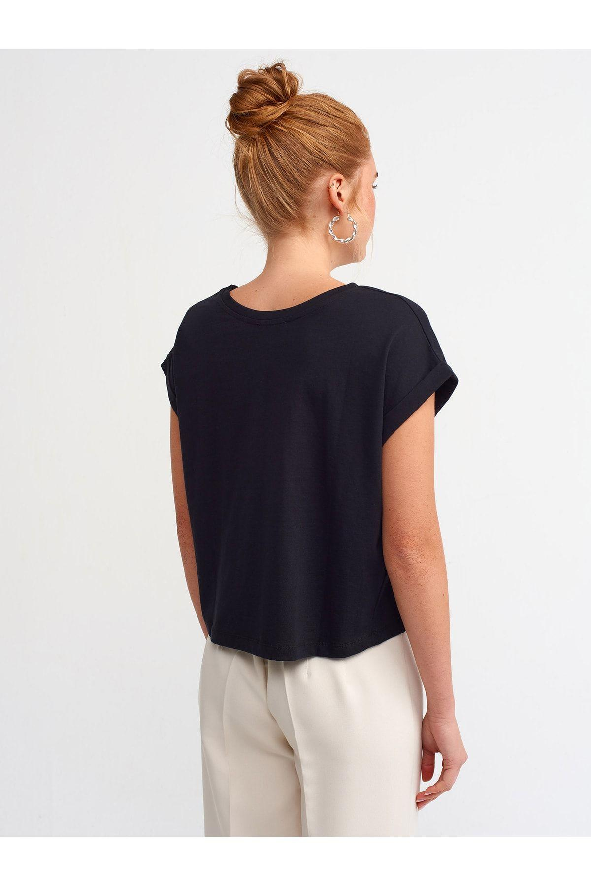 kadin-siyah-genis-kol-kisa-t-shirt-06d-49.jpg