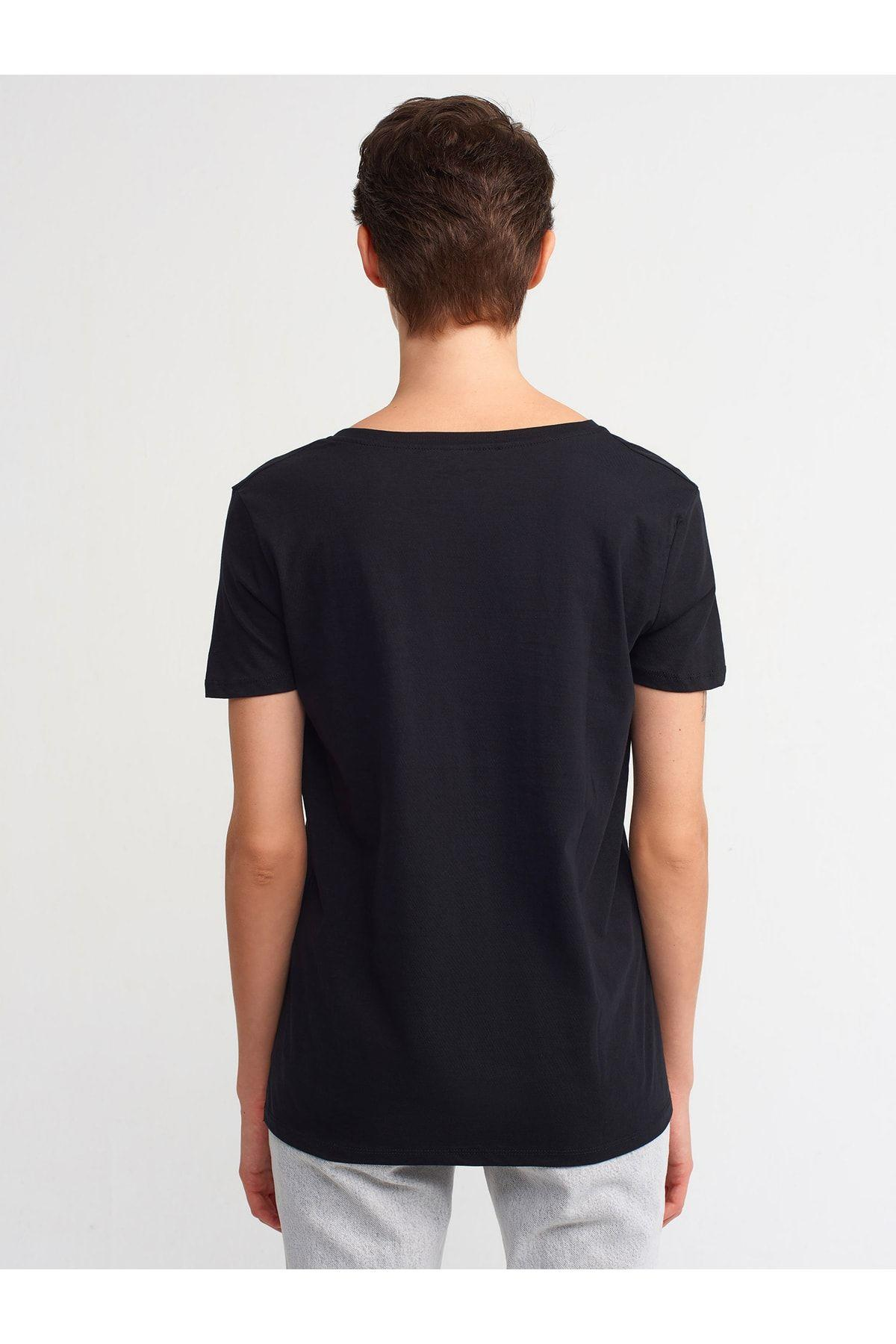 kadin-siyah-v-yaka-basic-t-shirt-3470-6f5ac7.jpg