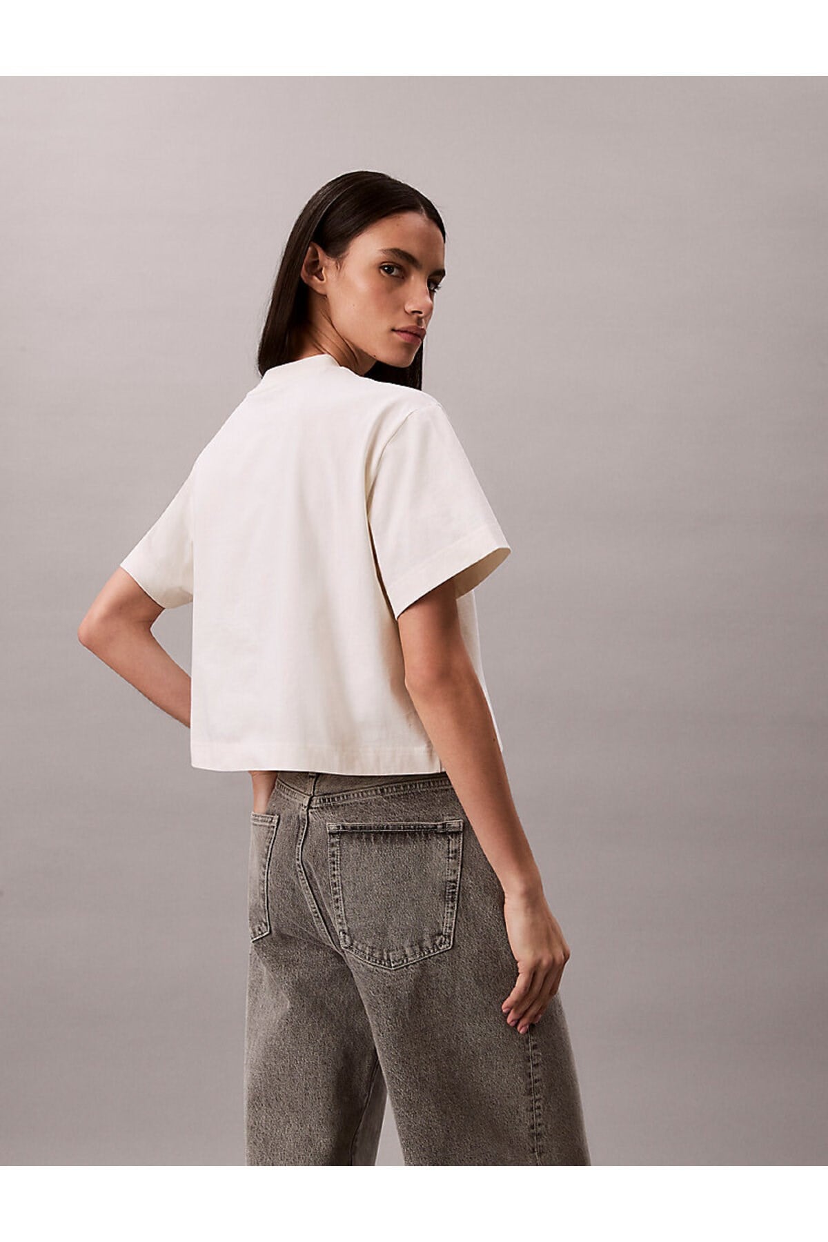 kadin-ss-boxy-fit-grafik-detayli-crop--055295.jpg
