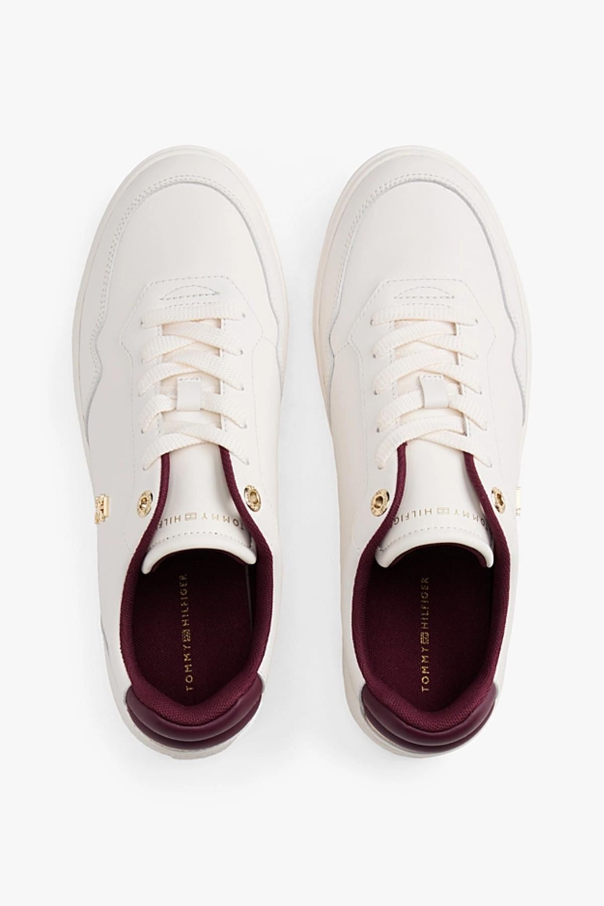 kadin-th-monogram-plaque-court-sneaker-e91163.jpg