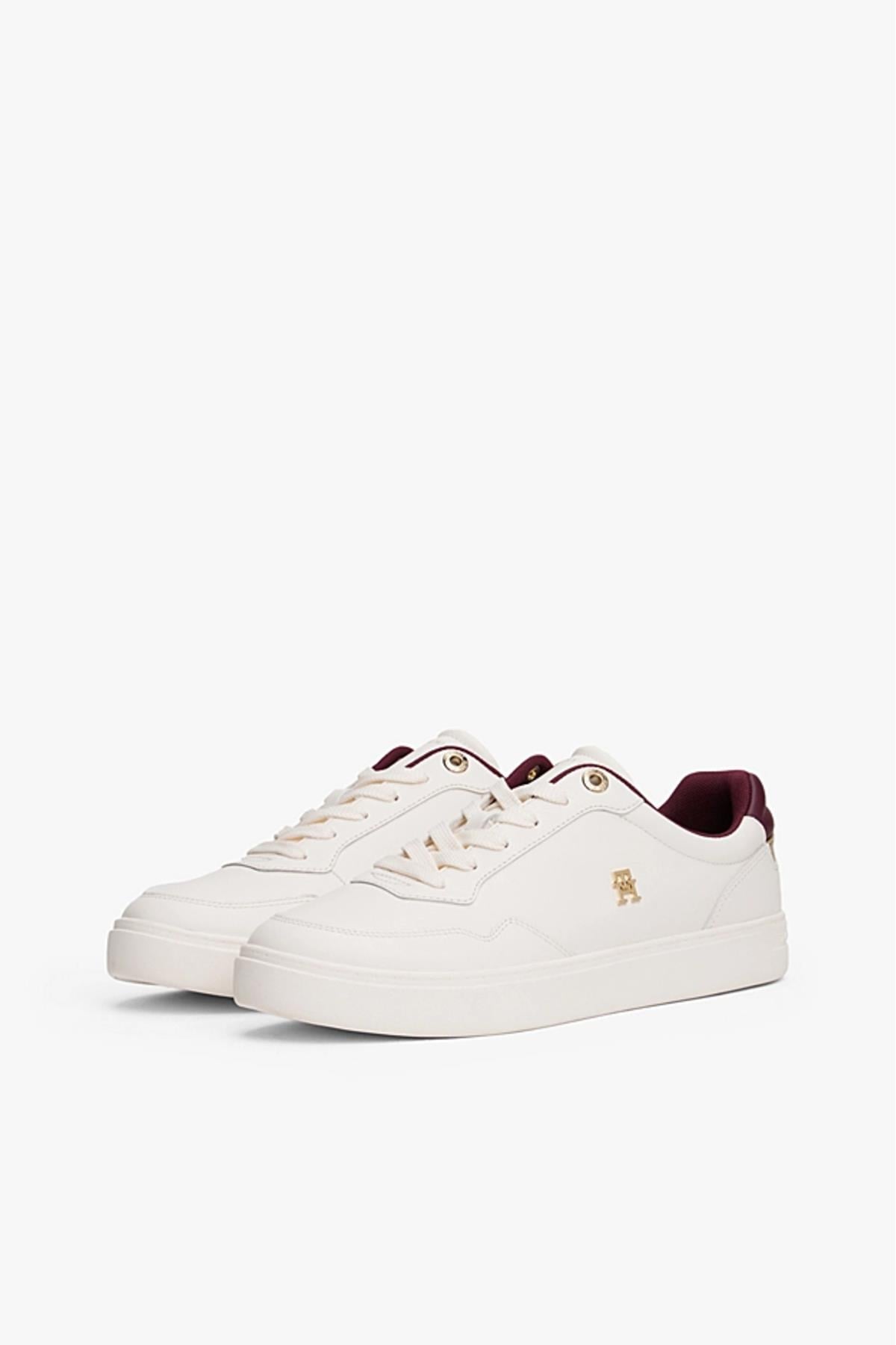 kadin-th-monogram-plaque-court-sneaker-e96a07.jpg