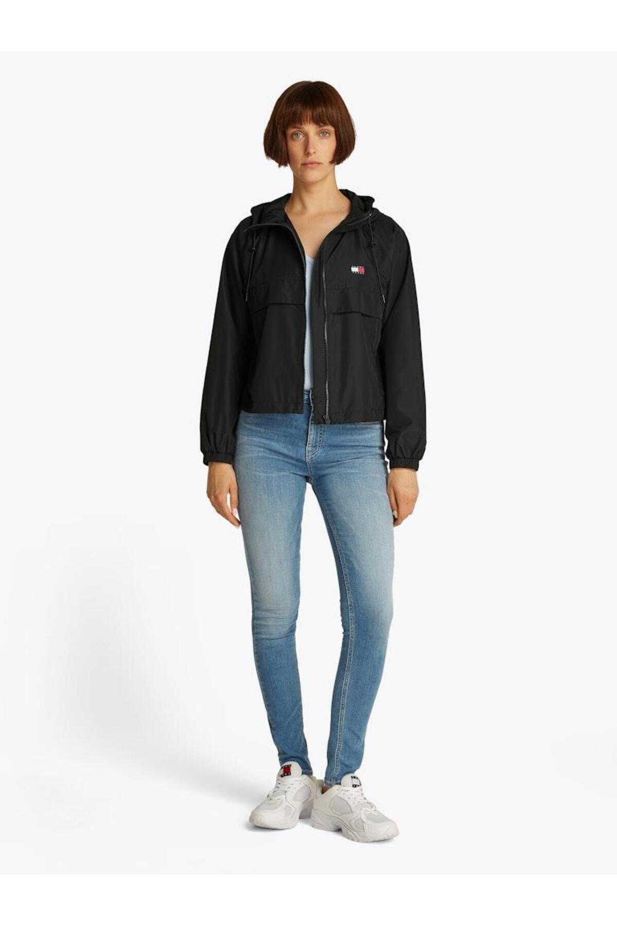 kadin-tjw-essential-windbreaker-ext-ce-8b21-4.jpg