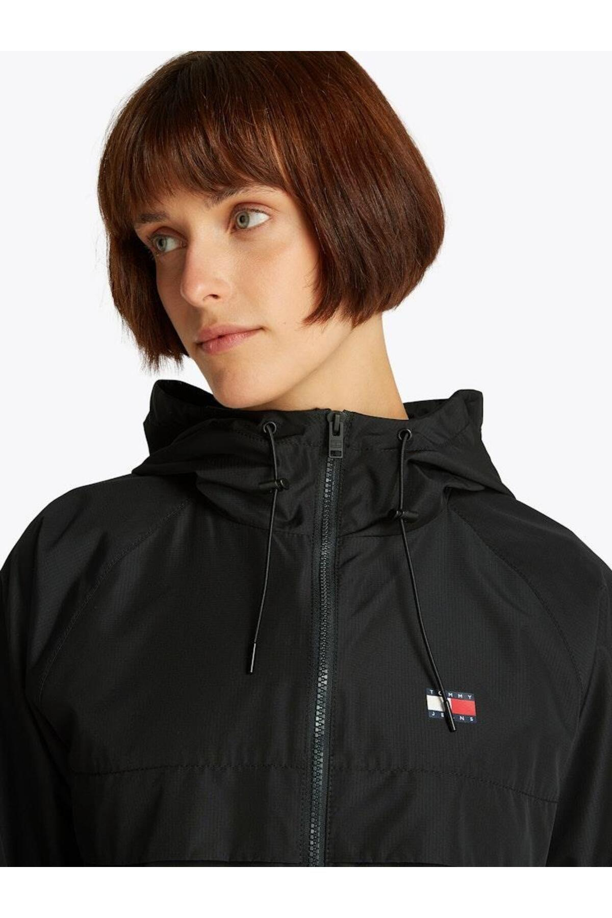 kadin-tjw-essential-windbreaker-ext-ce-be62a8.jpg