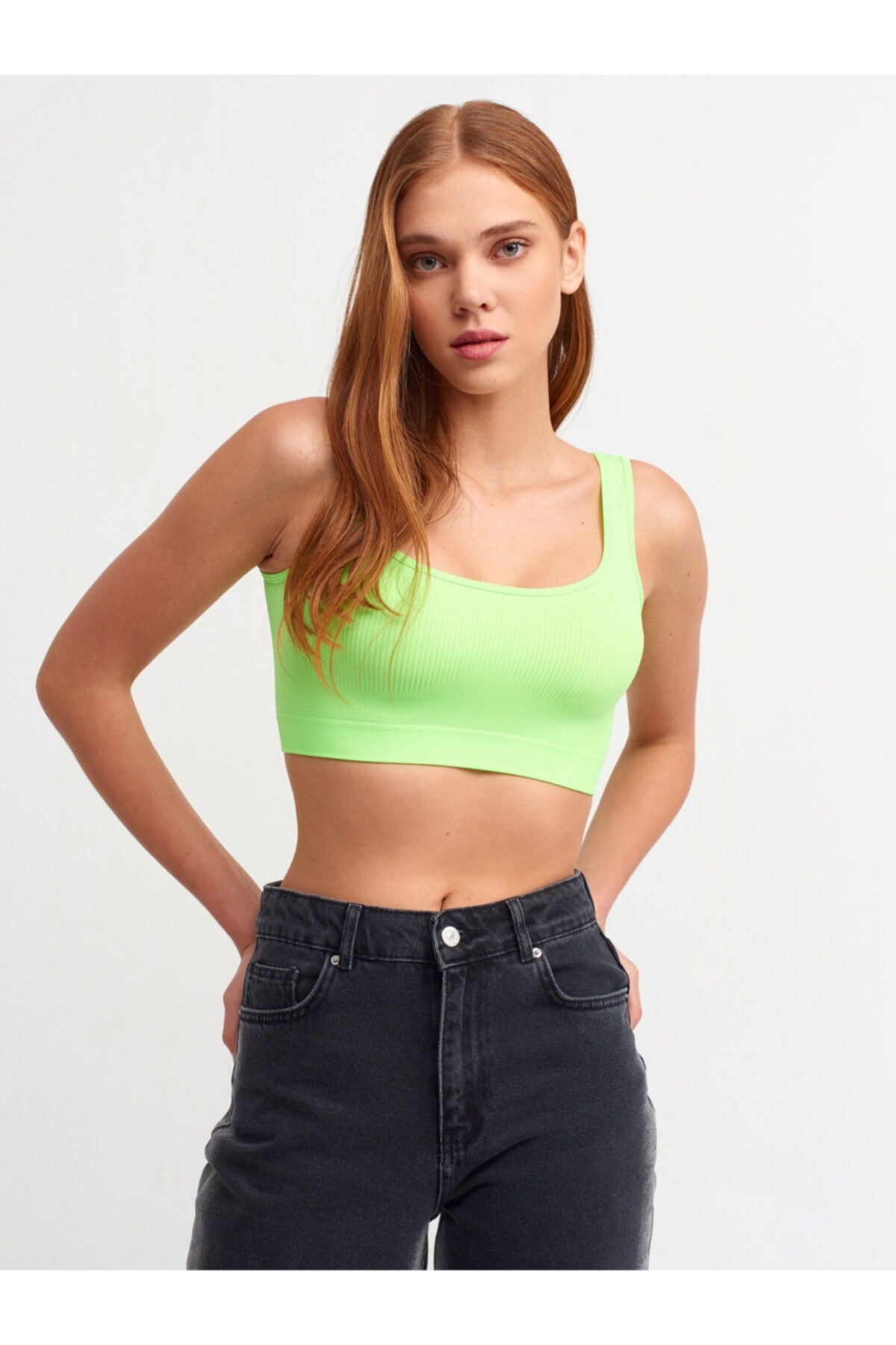 kadin-yesil-askili-crop-top-bluz-601-be.jpg