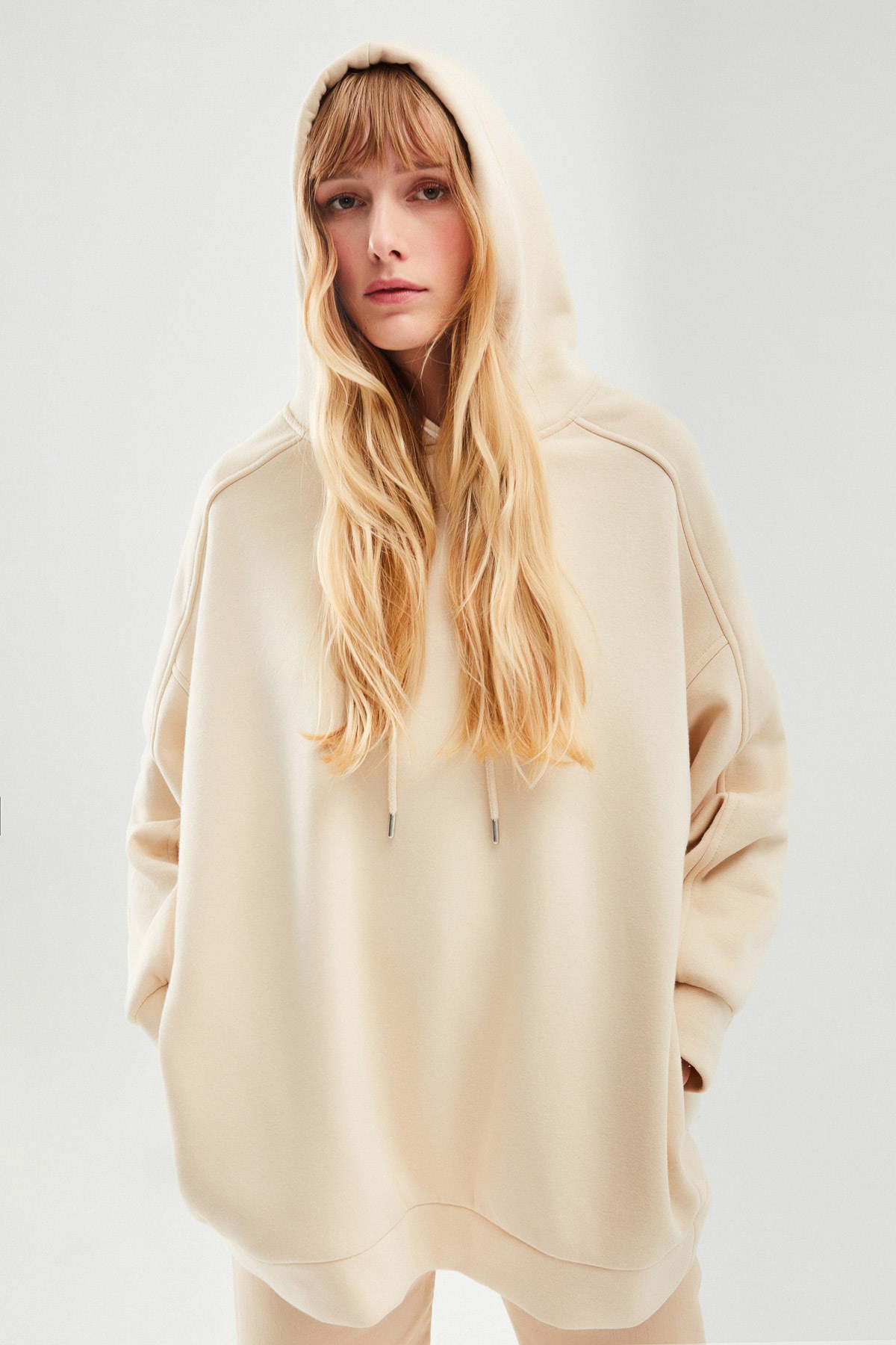kapusonlu-oversize-sweatshirt-bej-d17-47.jpg
