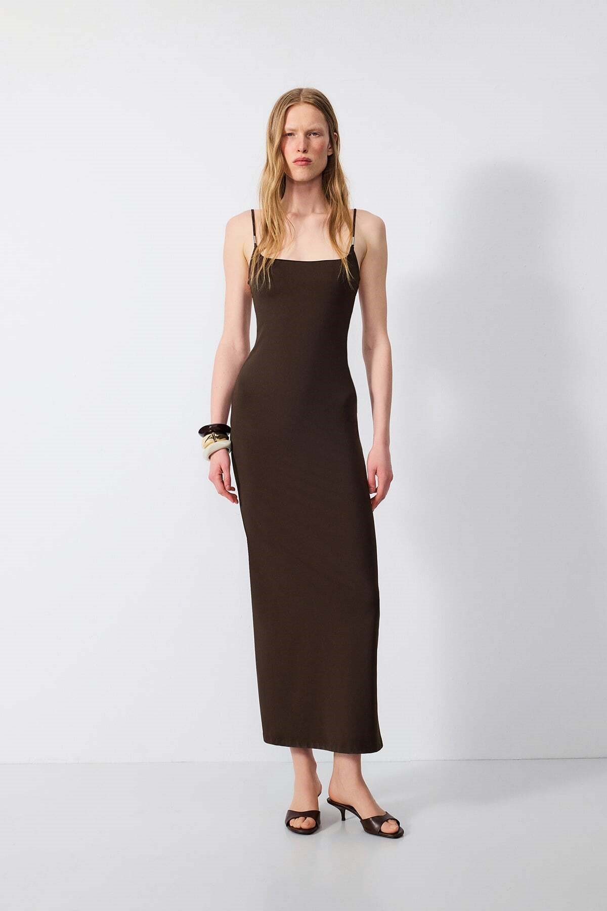 kare-yaka-aksesuarli-maxi-elbise-44-3c5.jpg